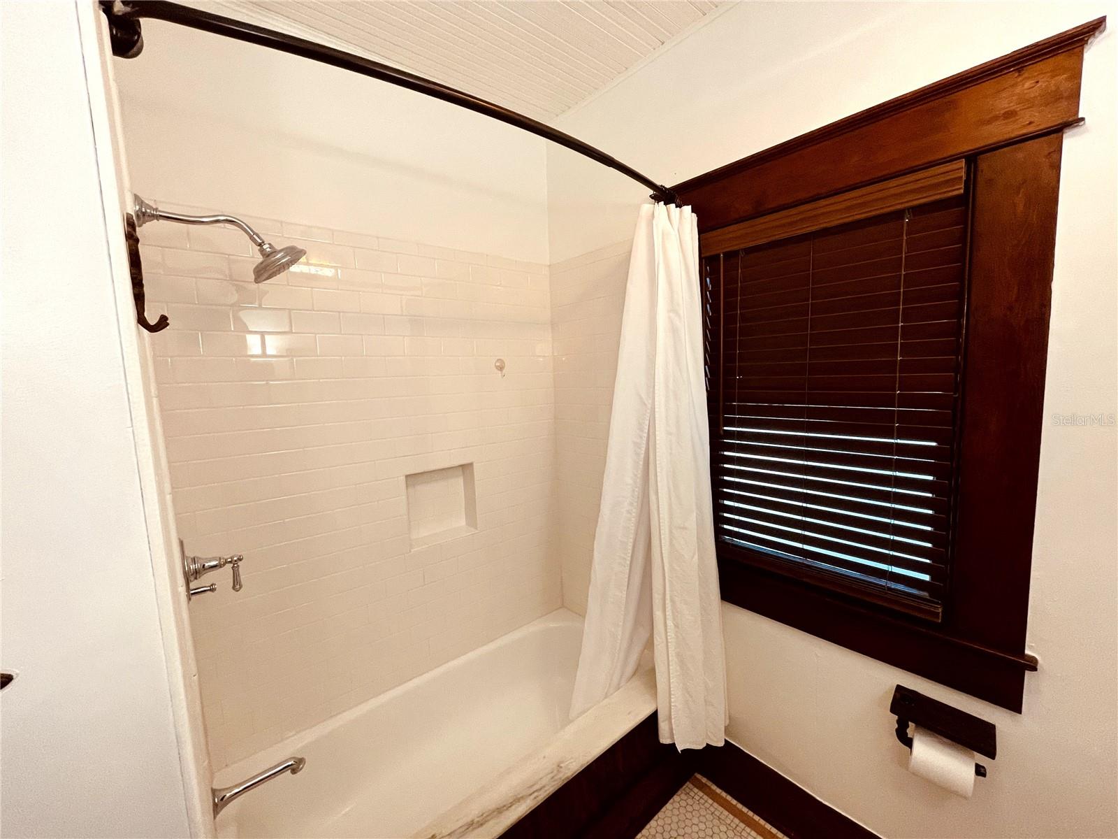 RIVERCREST - Residential