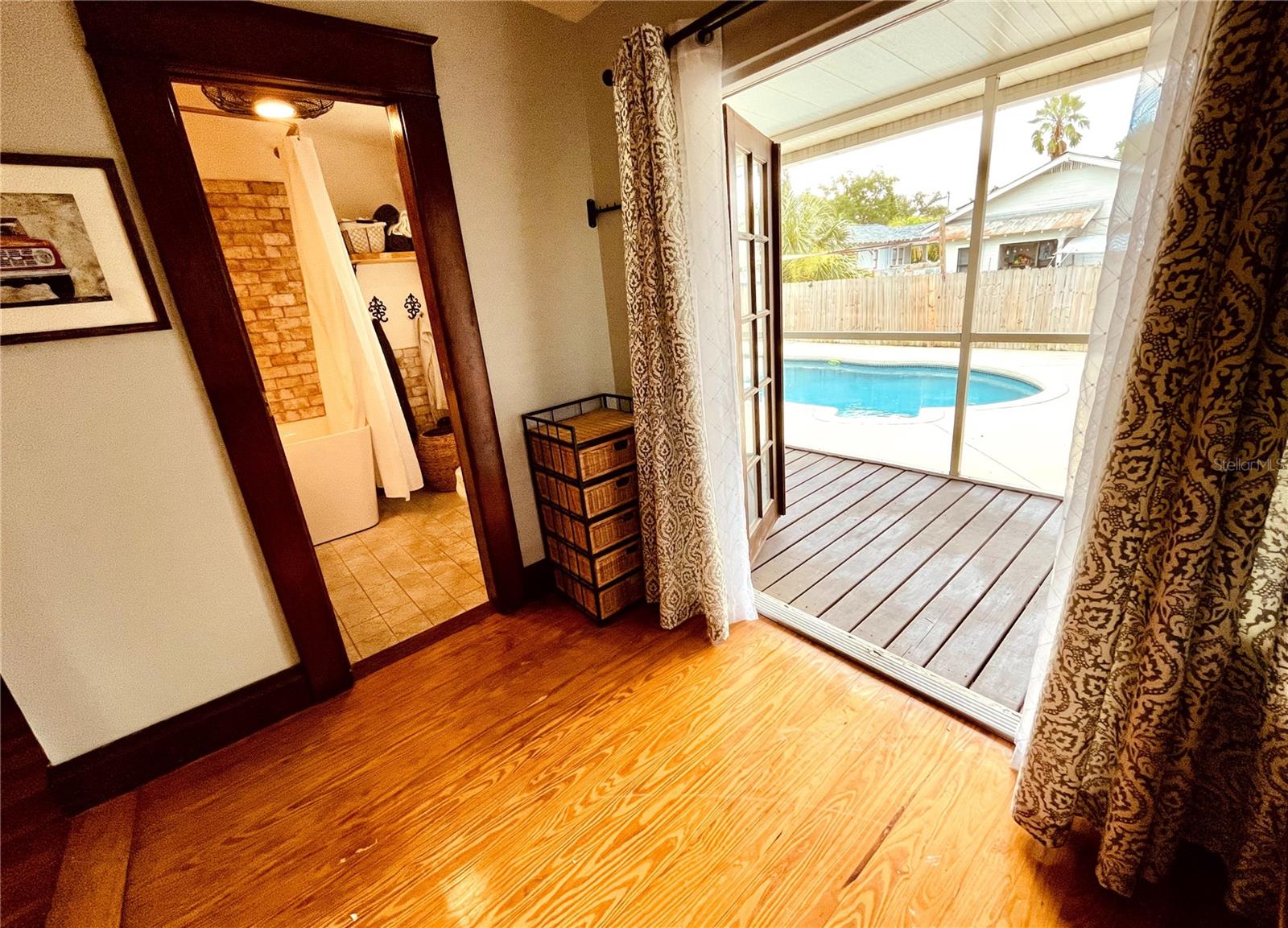 RIVERCREST - Residential