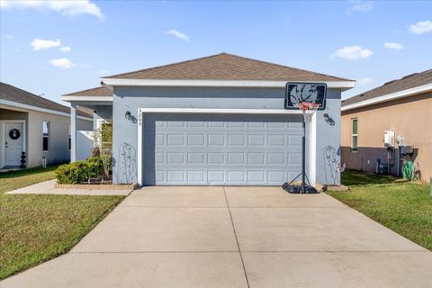 A home in WINTER HAVEN