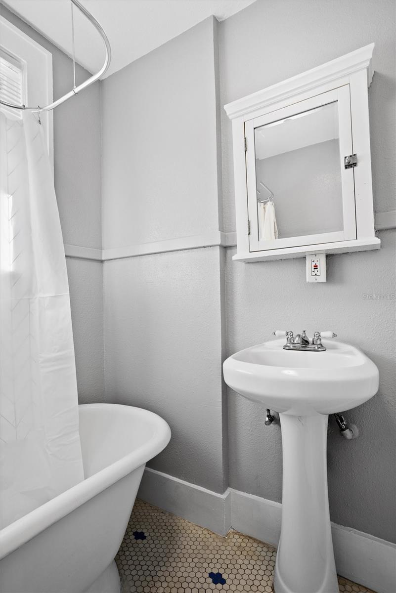 KELLHURST REP - Residential Income