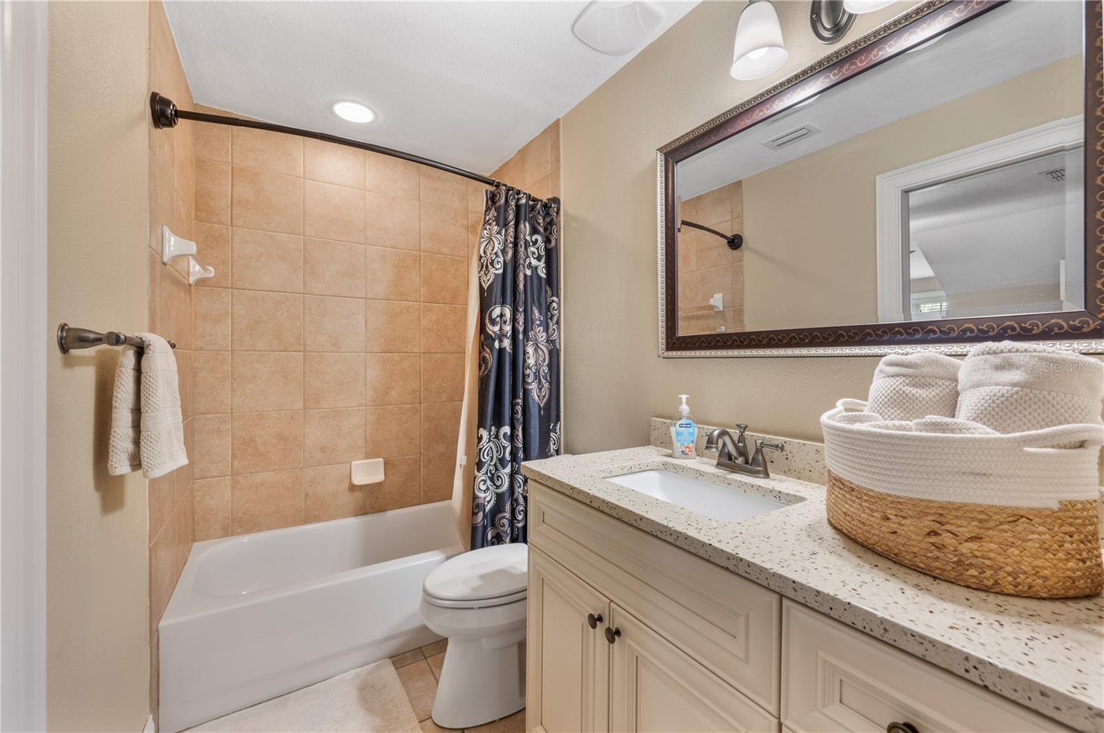 ASHTON OAKS - Residential