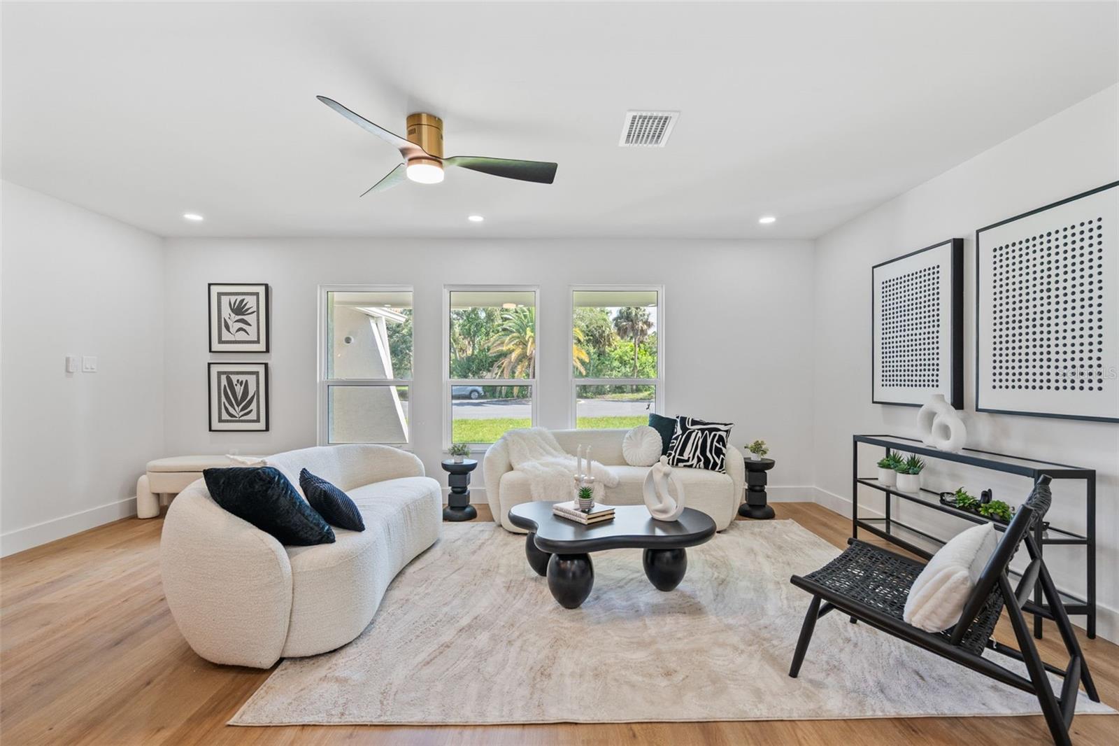 670 VENICE LANE