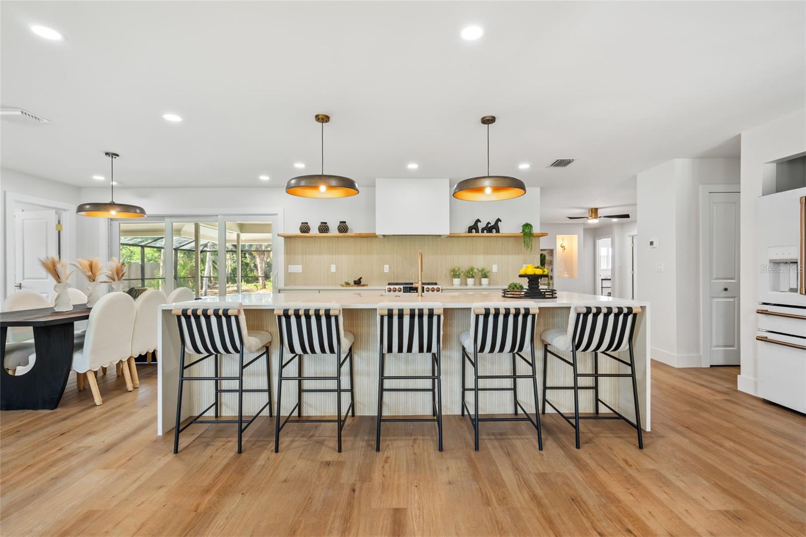 670 VENICE LANE