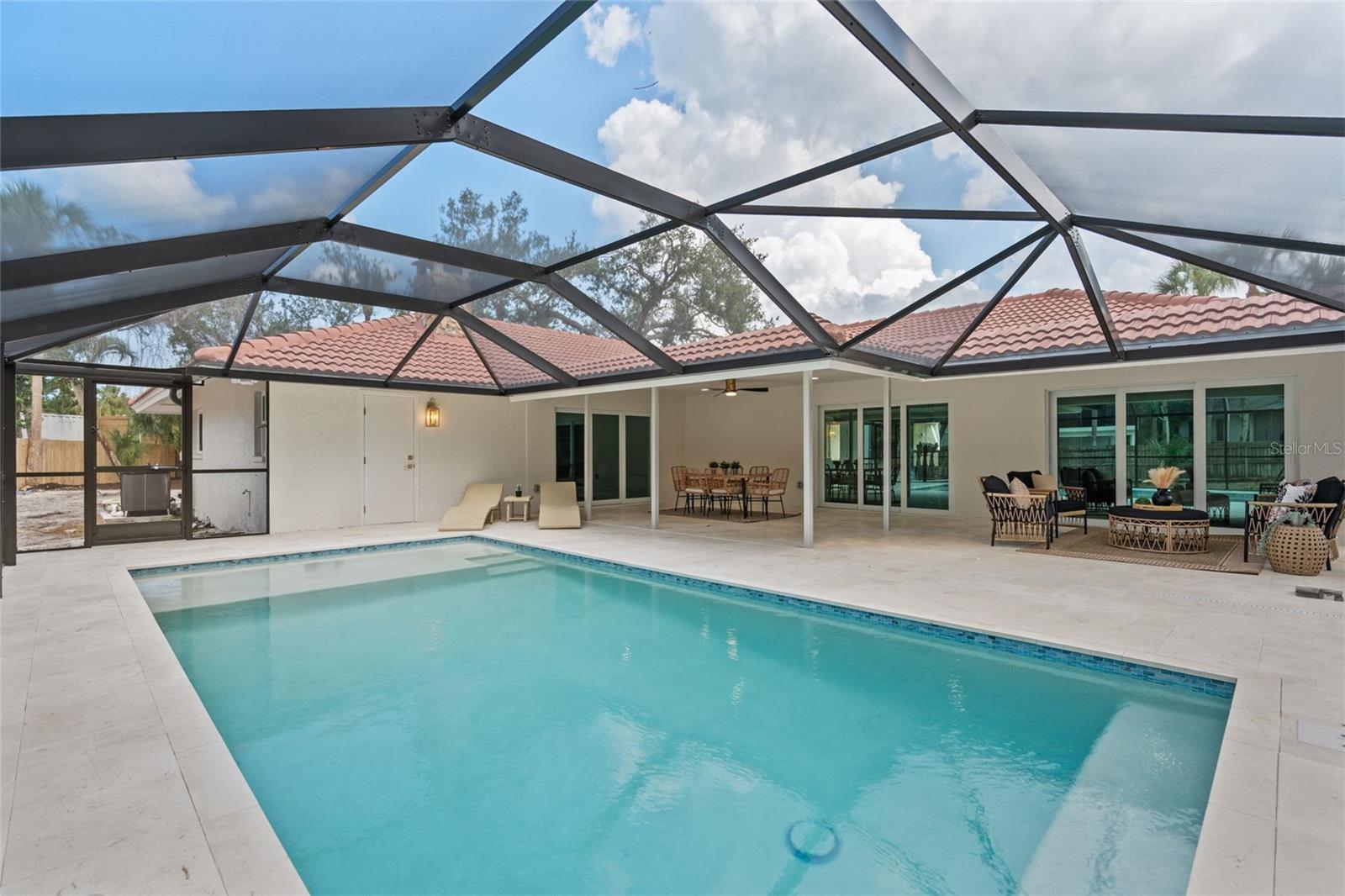670 VENICE LANE