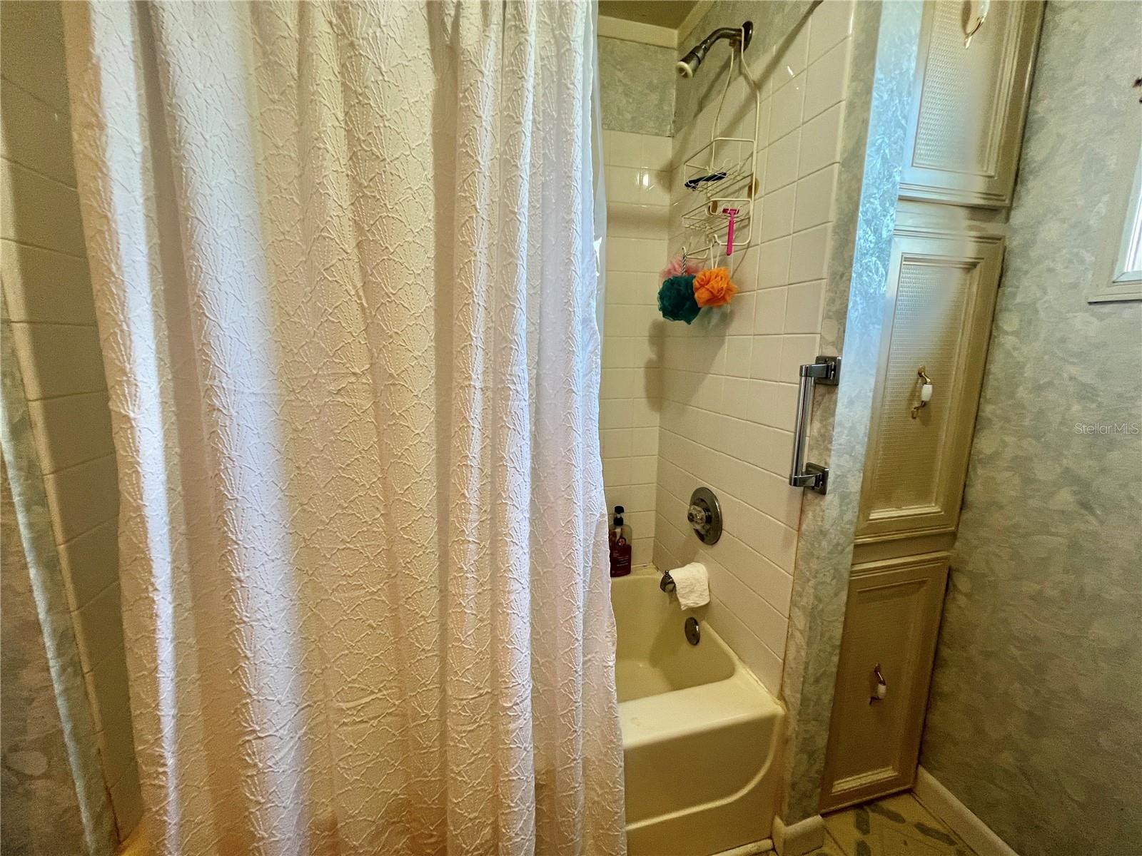 HAWTHORNE AT LEESBURG A COOP - Residential