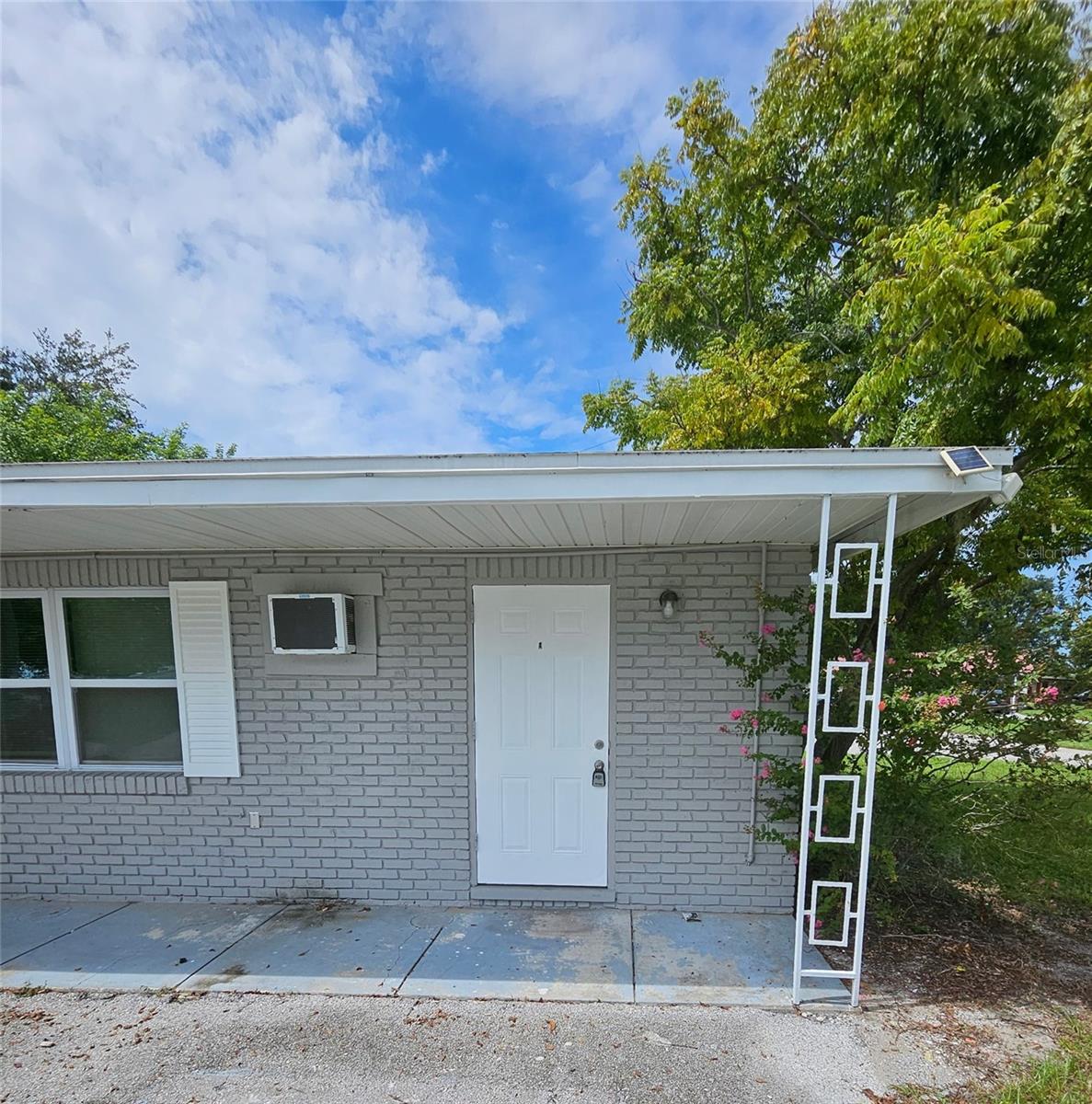 This 1-bedroom, 1-bath duplex unit at 1075 Idylwild Dr in Winter Haven, FL is a cozy home in a highly convenient location. With a simple and functional layout, it’s a great choice for comfortable living. The property is close to the Chain of Lakes, offering plenty of opportunities for boating, fishing, and outdoor activities, while also being just minutes from shopping, dining, and entertainment in downtown Winter Haven. Easy access to US-27 and Cypress Gardens Boulevard makes commuting around Polk County and to nearby cities straightforward, giving residents both convenience and a relaxing place to call home.