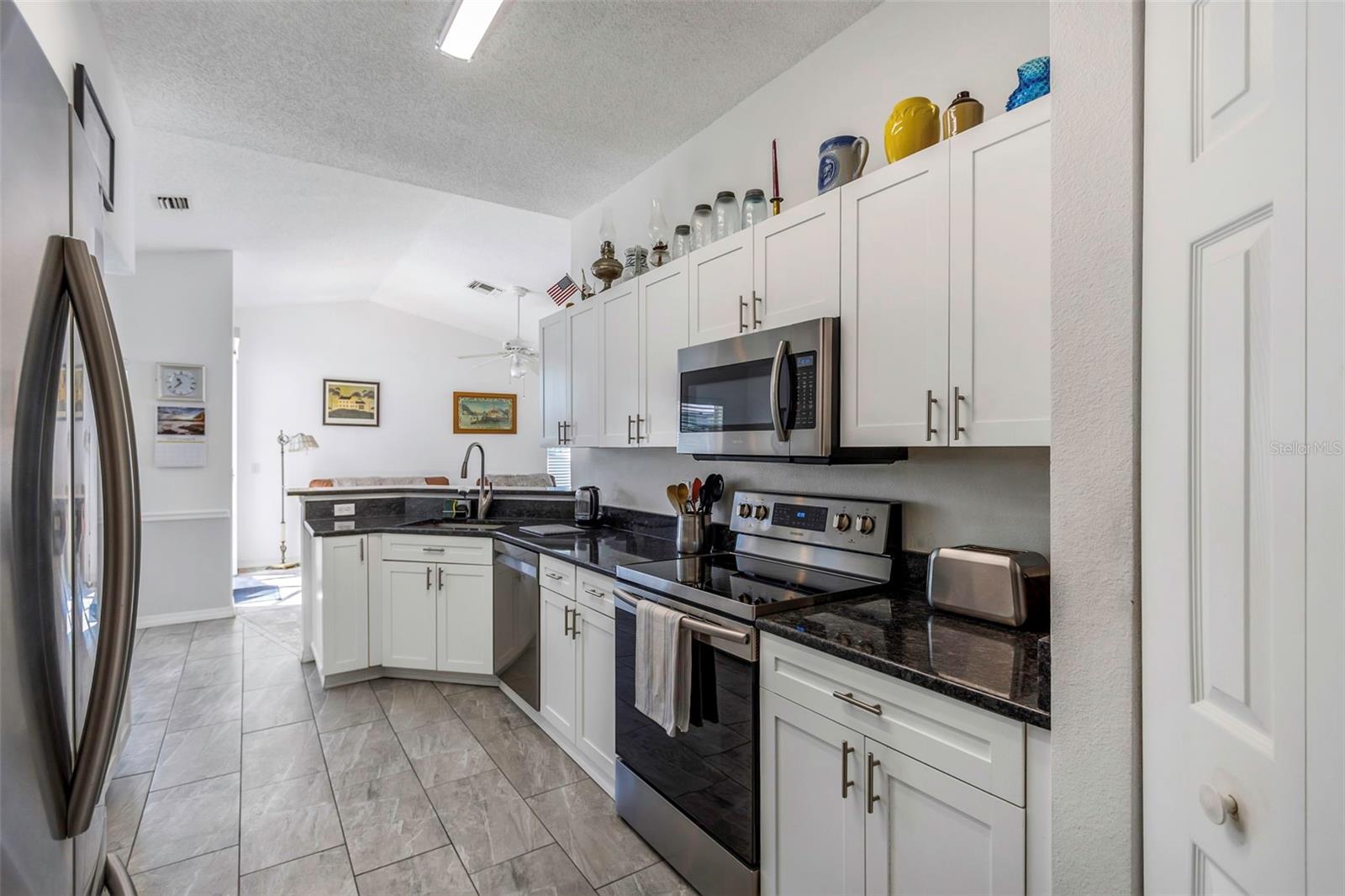 FOUNTAINS AT CYPRESS LAKES THE - Residential