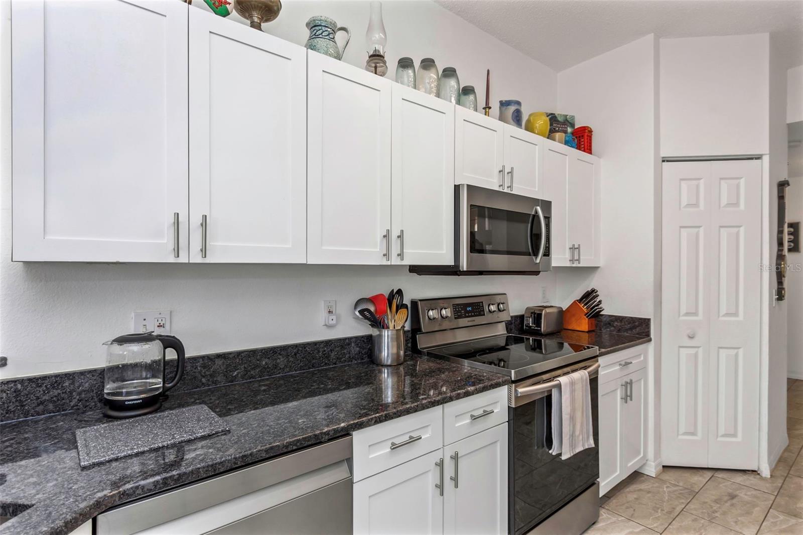 FOUNTAINS AT CYPRESS LAKES THE - Residential