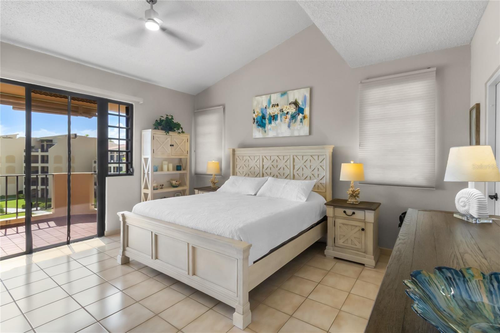 CRESCENT BEACH - Residential