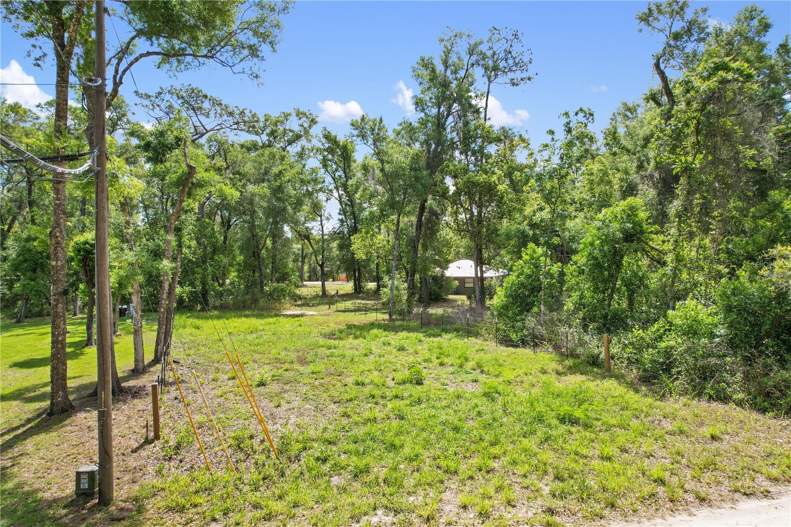 MOUNT PLYMOUTH - Land