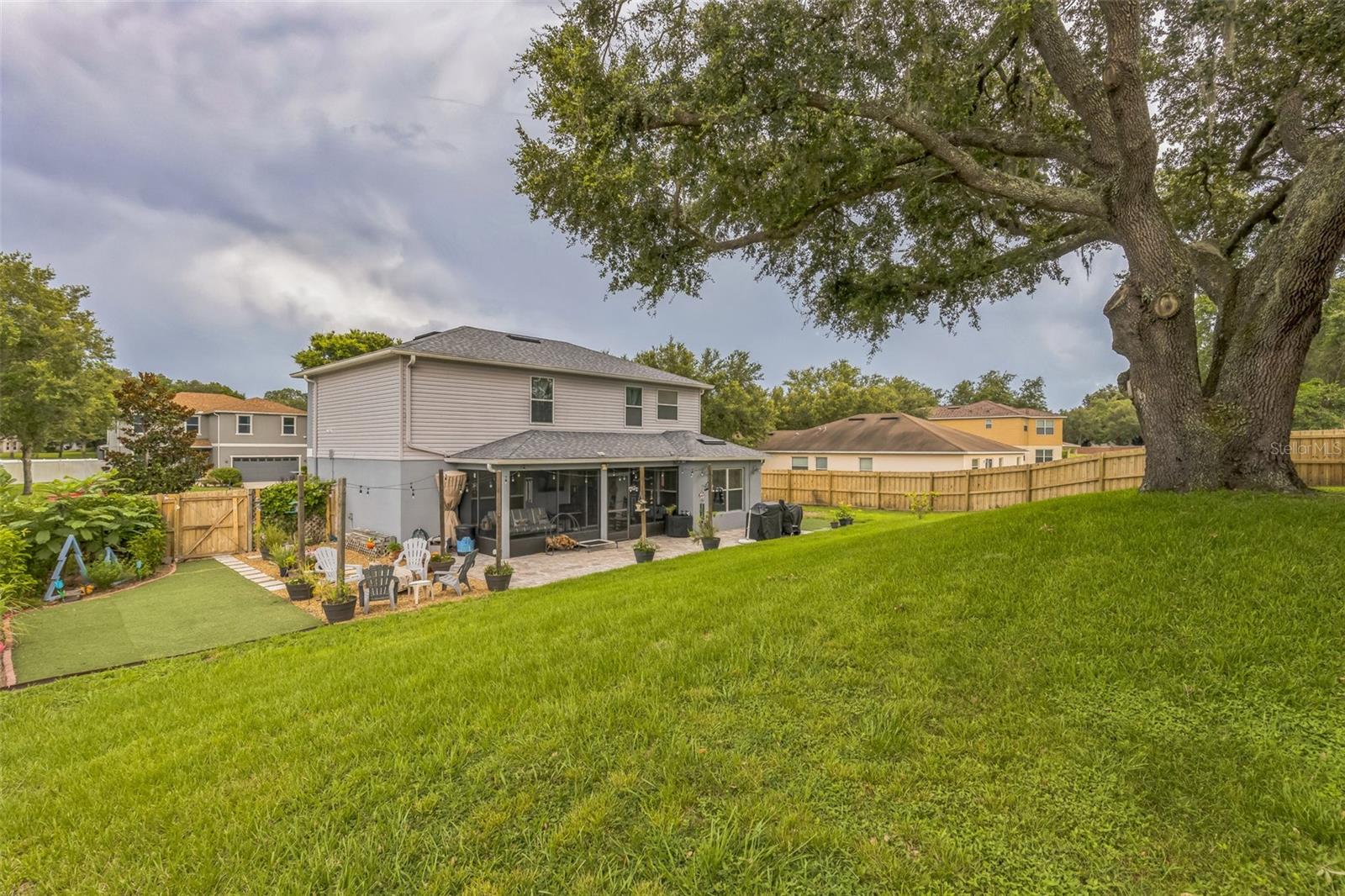 2032 WAVYLEAF COURT