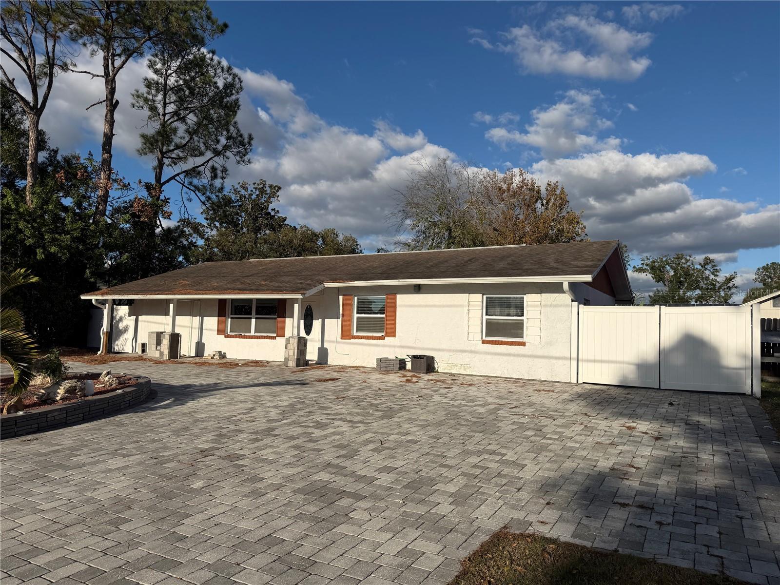 BAY CREST PARK UNIT 01 - Residential