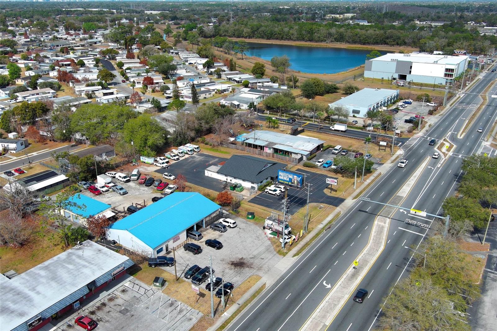 Main image without alt text