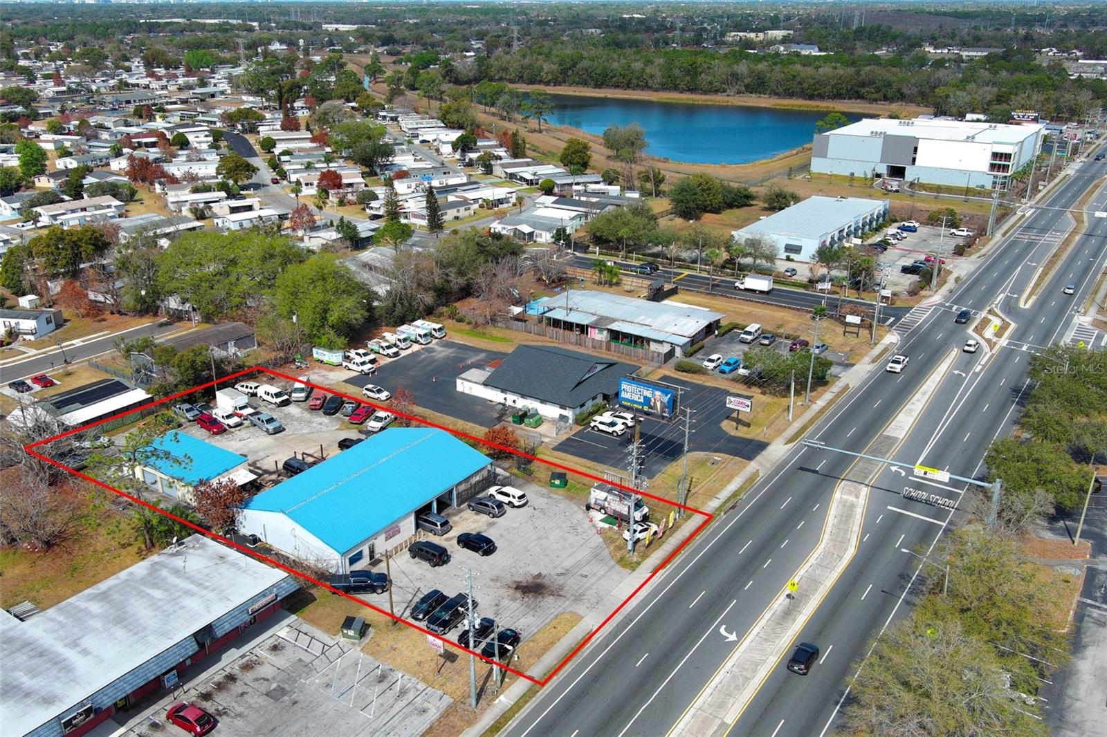 Main image without alt text