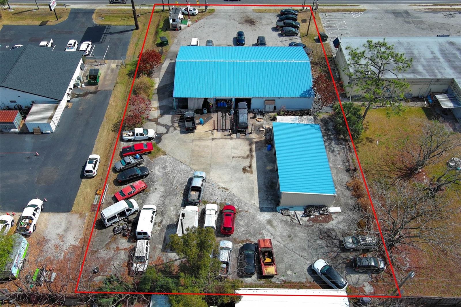 Main image without alt text