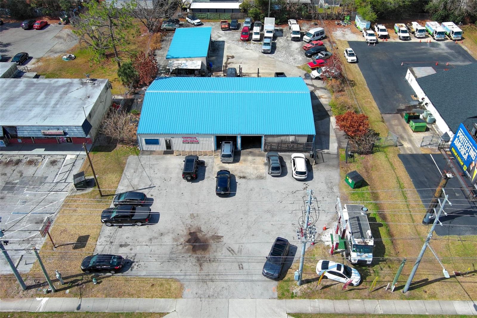 Main image without alt text