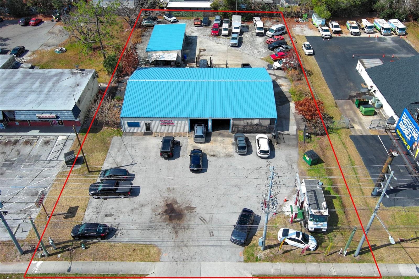 Main image without alt text