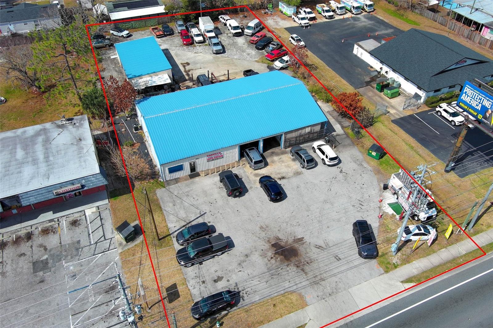 Main image without alt text