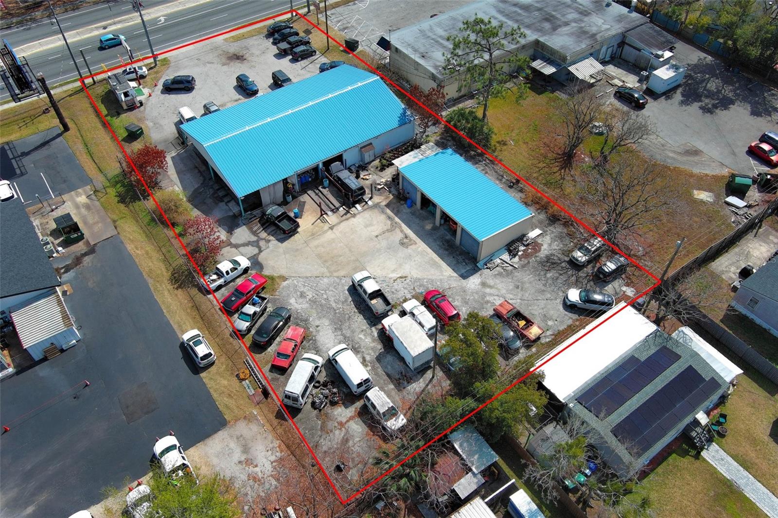 Main image without alt text