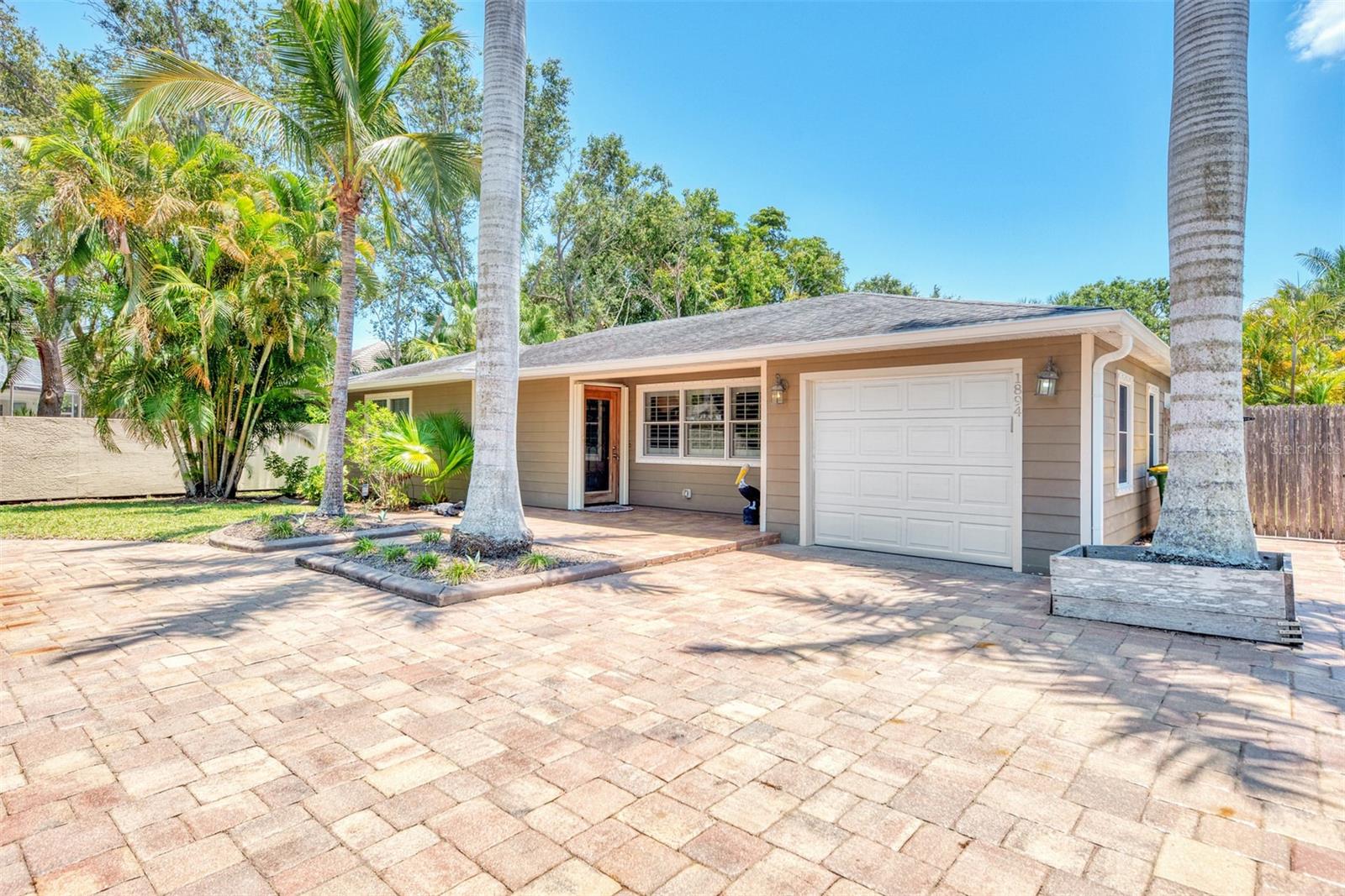 FLOYD & CAMERON SUB - Residential Lease