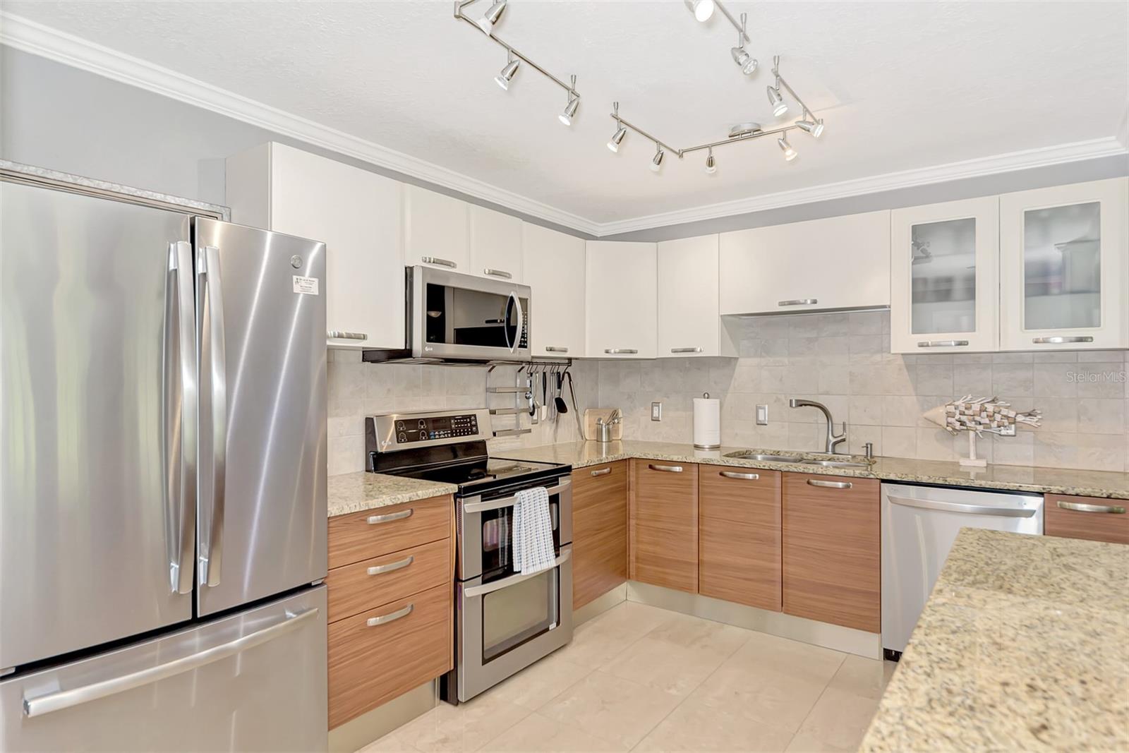 FLOYD & CAMERON SUB - Residential Lease