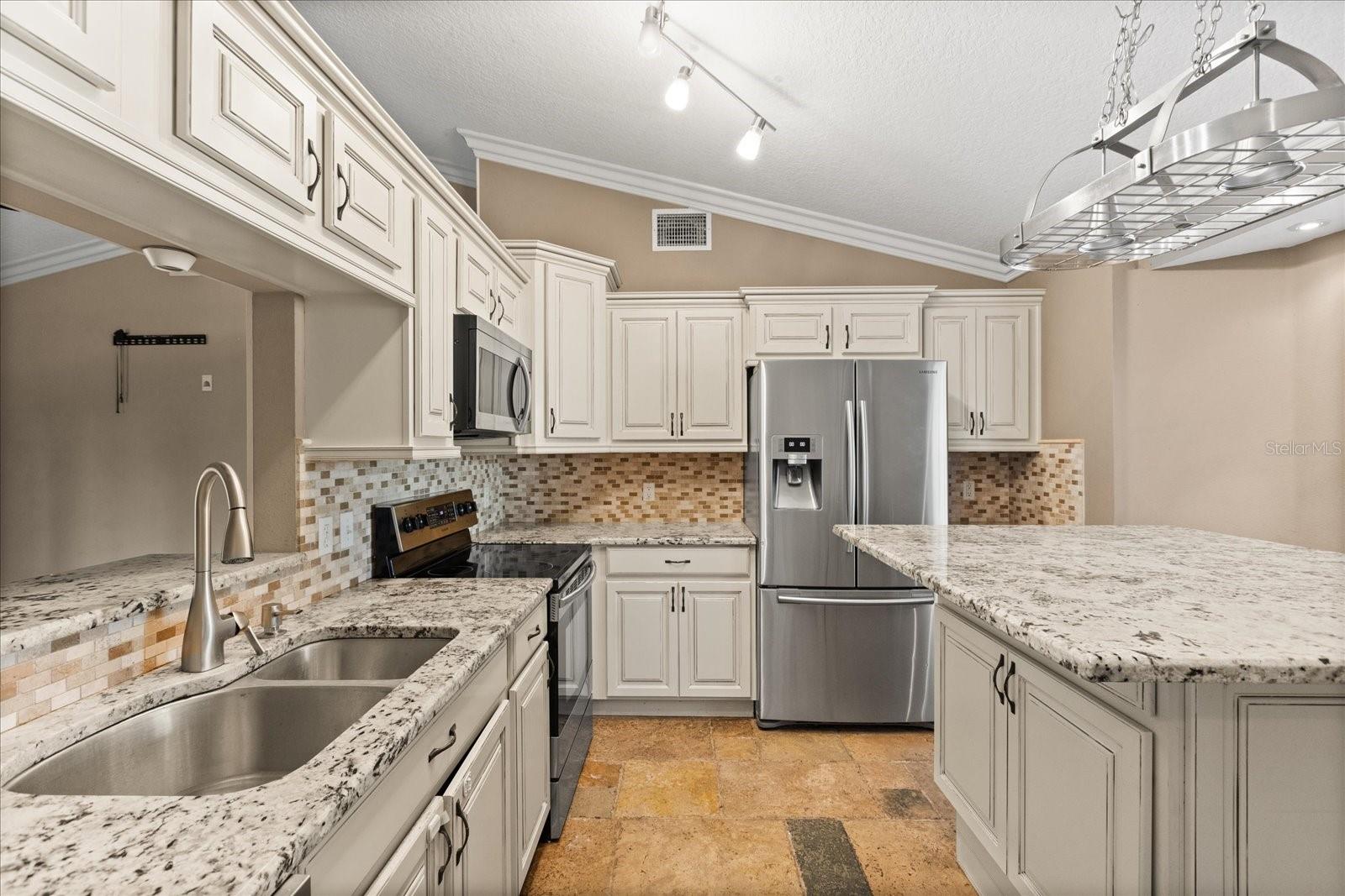 EUSTIS LAKE YALE LANDING ADD 01 TR A & B - Residential