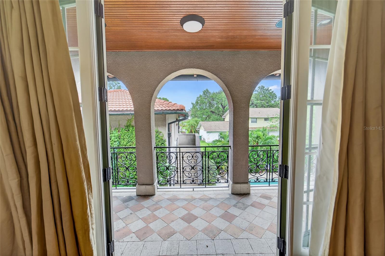 DAVIS ISLANDS PB10 PG52 TO 57 - Residential