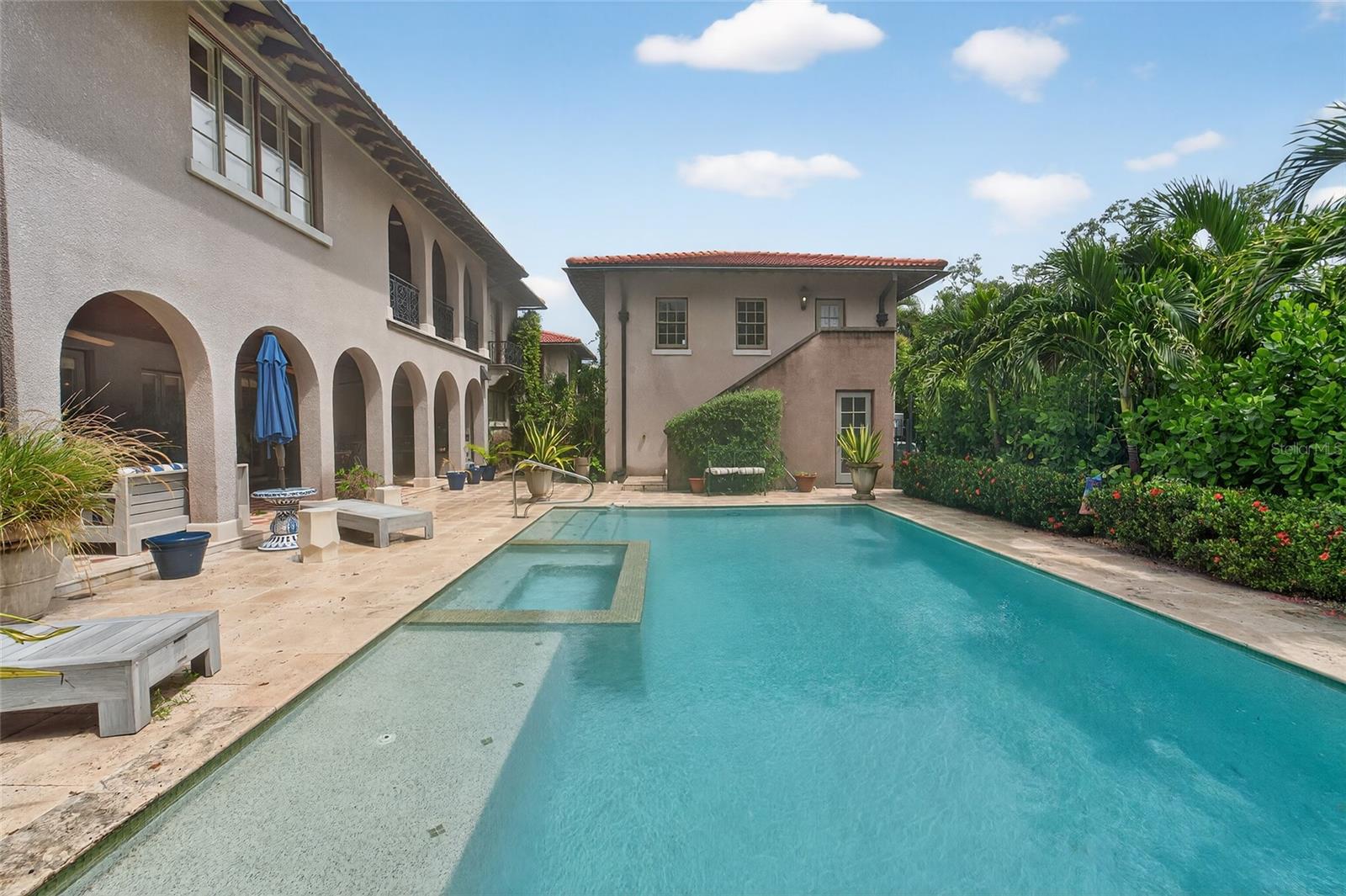 DAVIS ISLANDS PB10 PG52 TO 57 - Residential