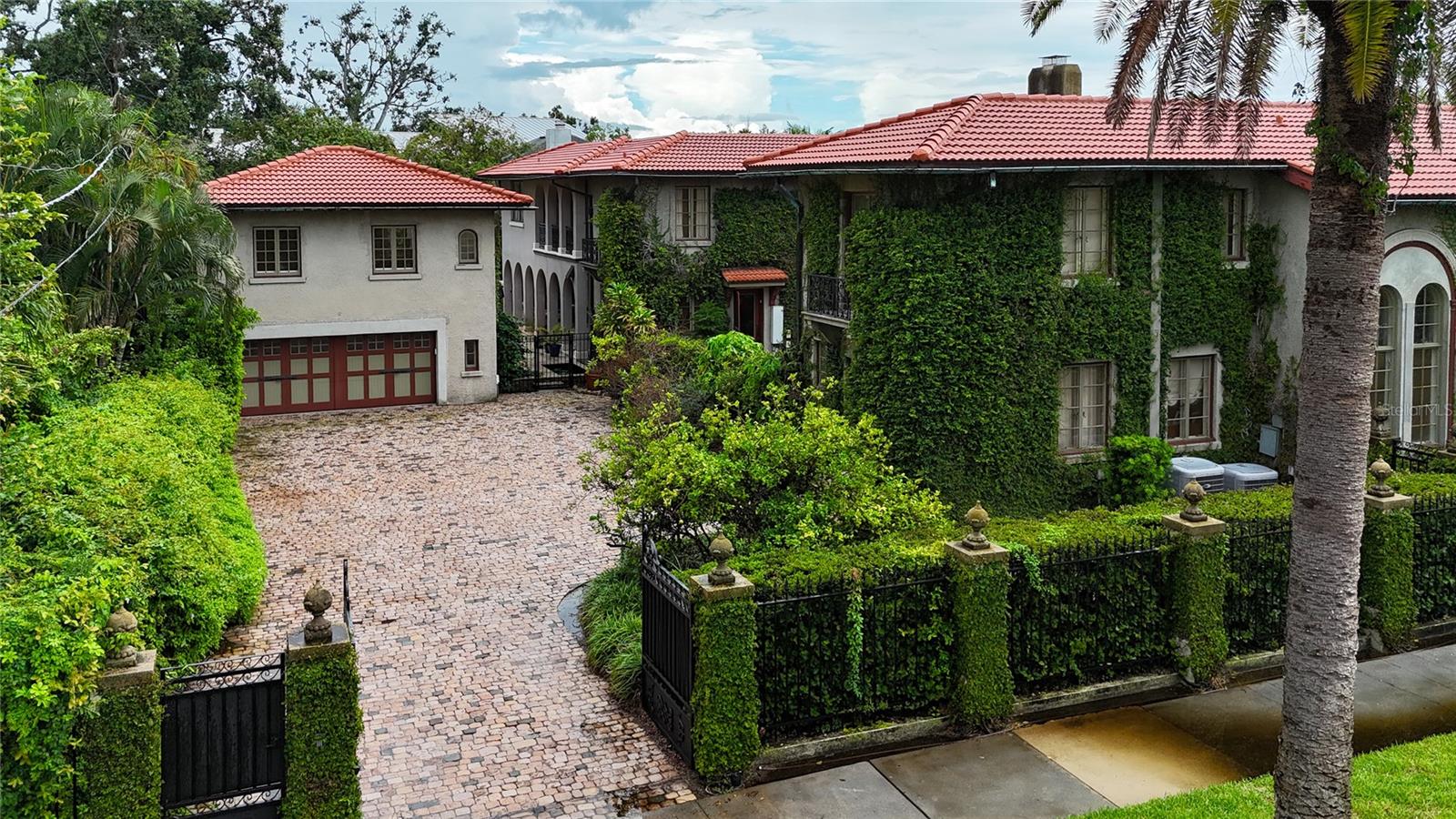 DAVIS ISLANDS PB10 PG52 TO 57 - Residential