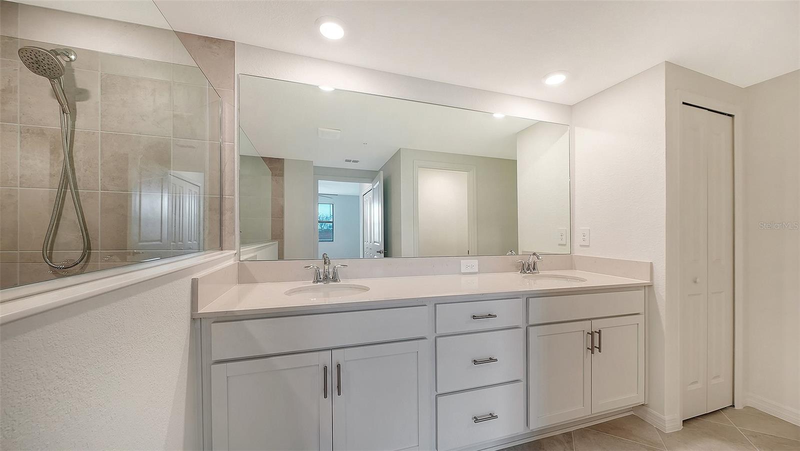 3185 LEGENDS BAY - Residential