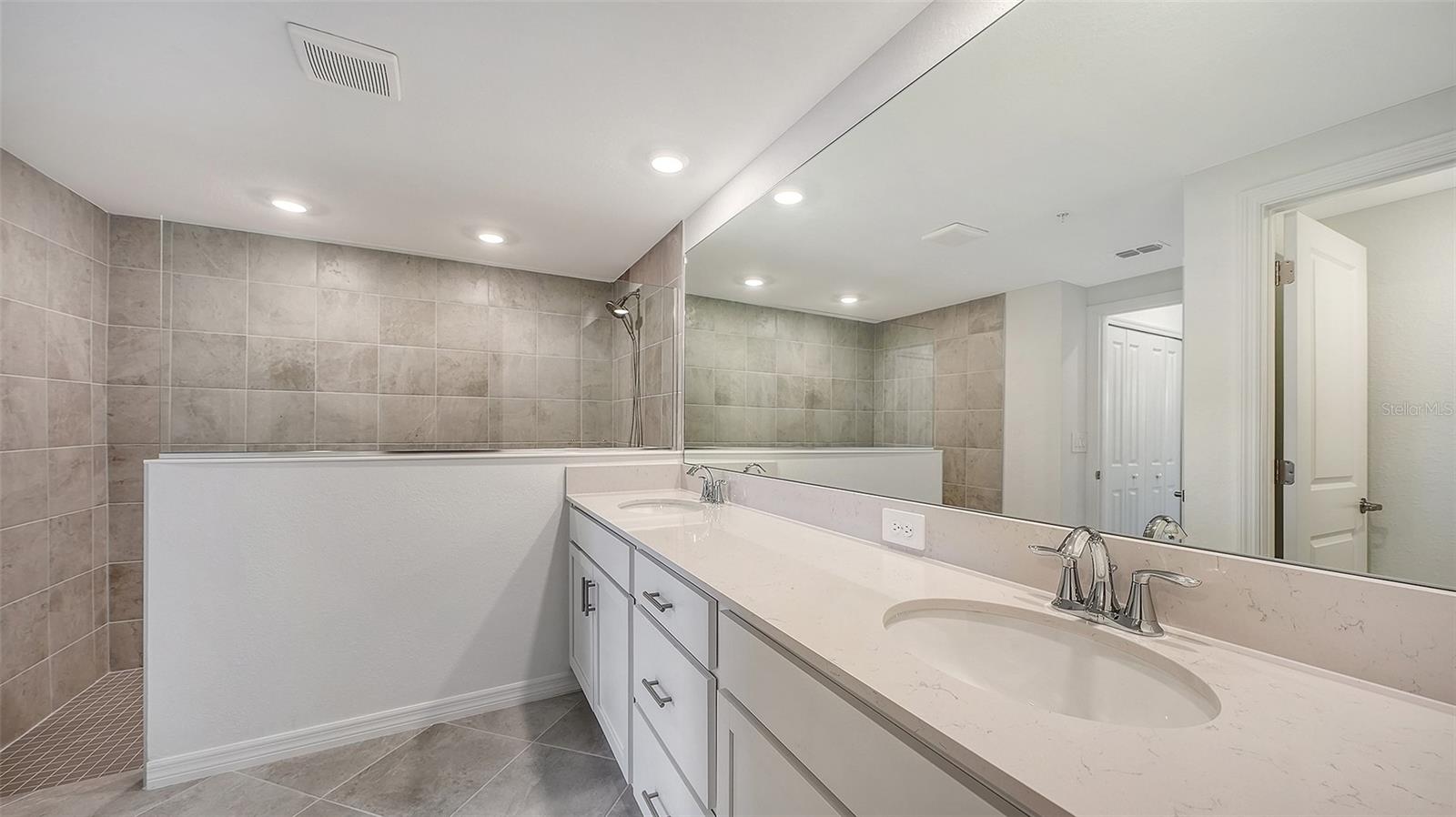 3185 LEGENDS BAY - Residential