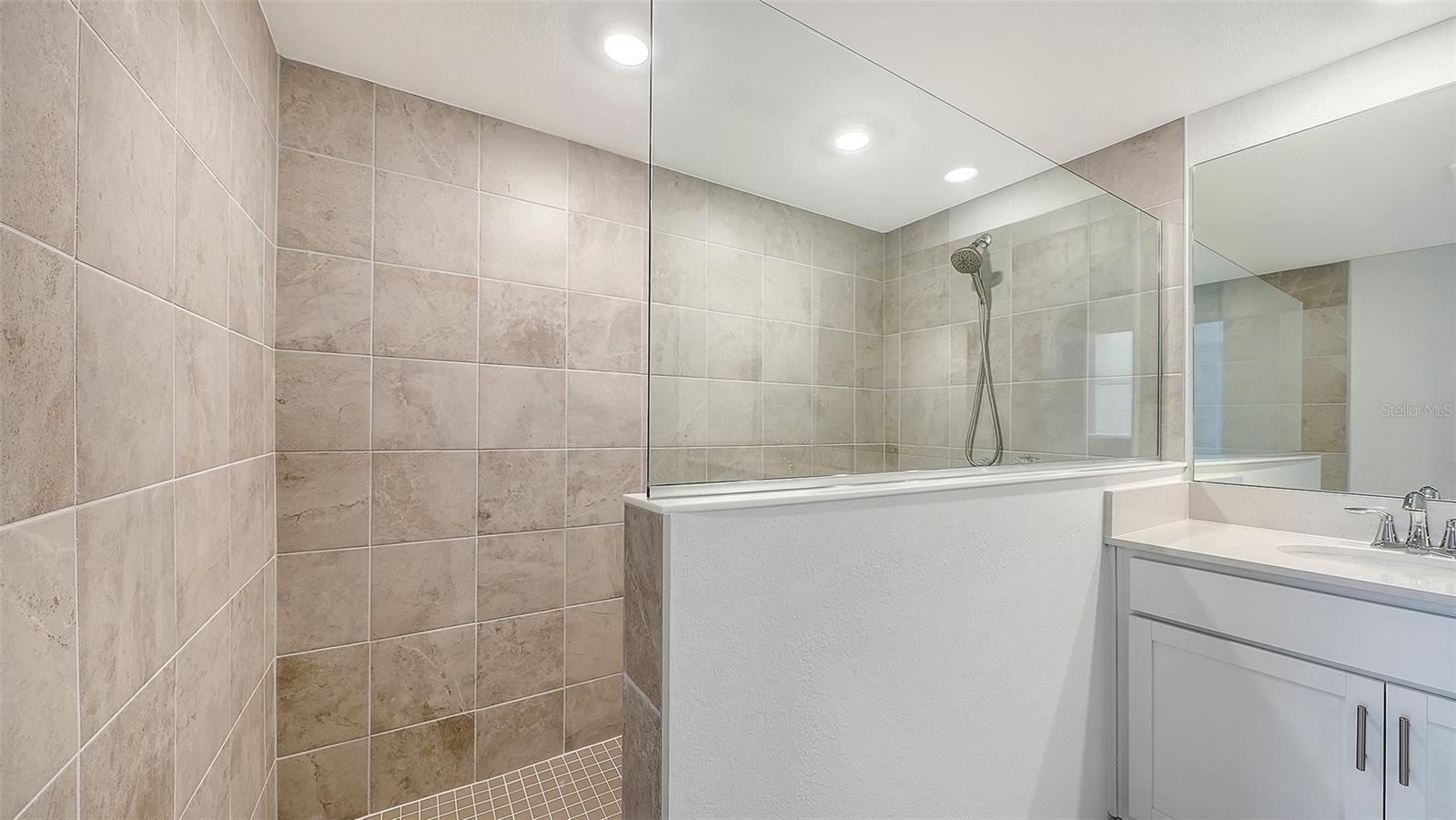 3185 LEGENDS BAY - Residential