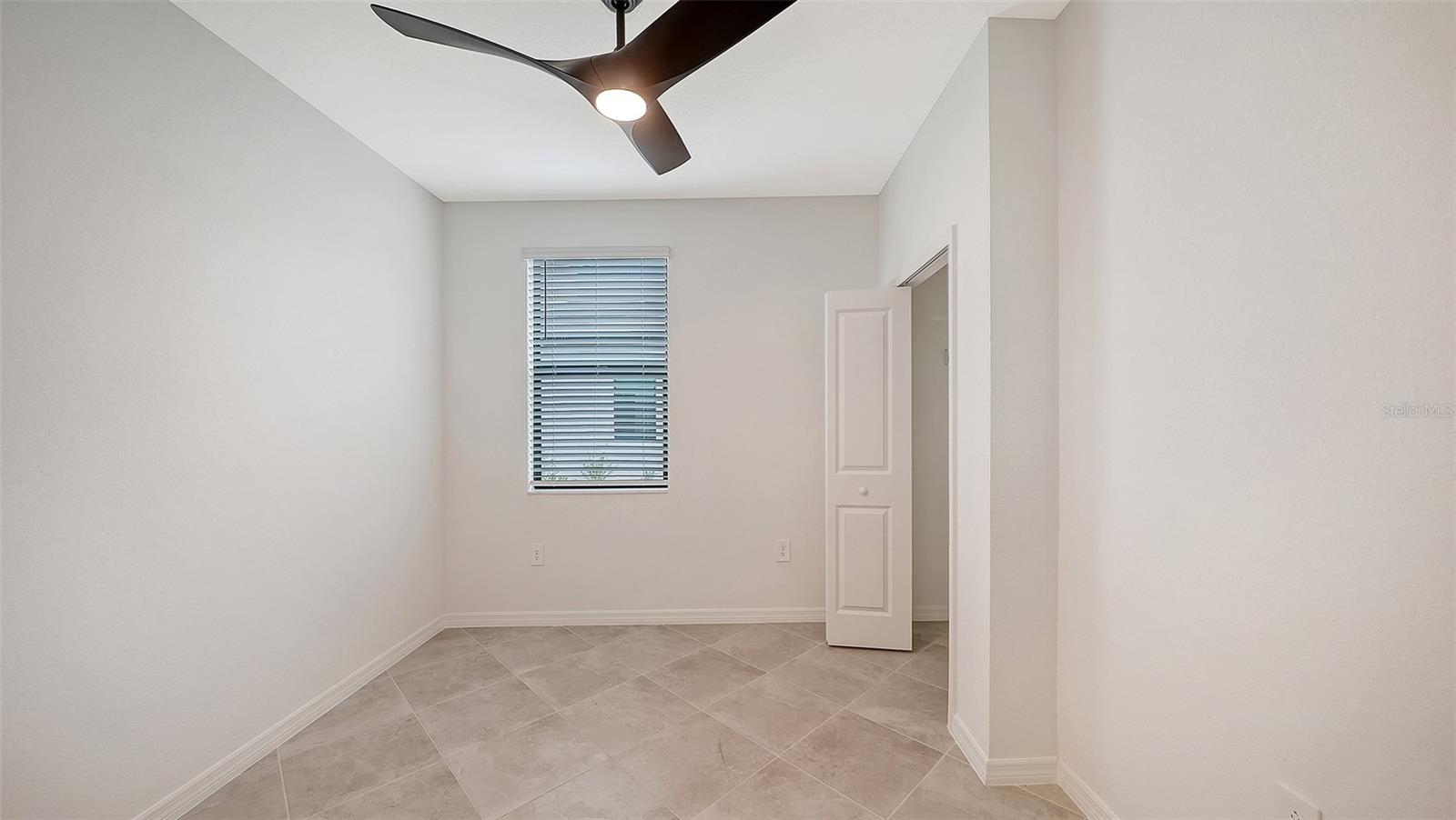 3185 LEGENDS BAY - Residential