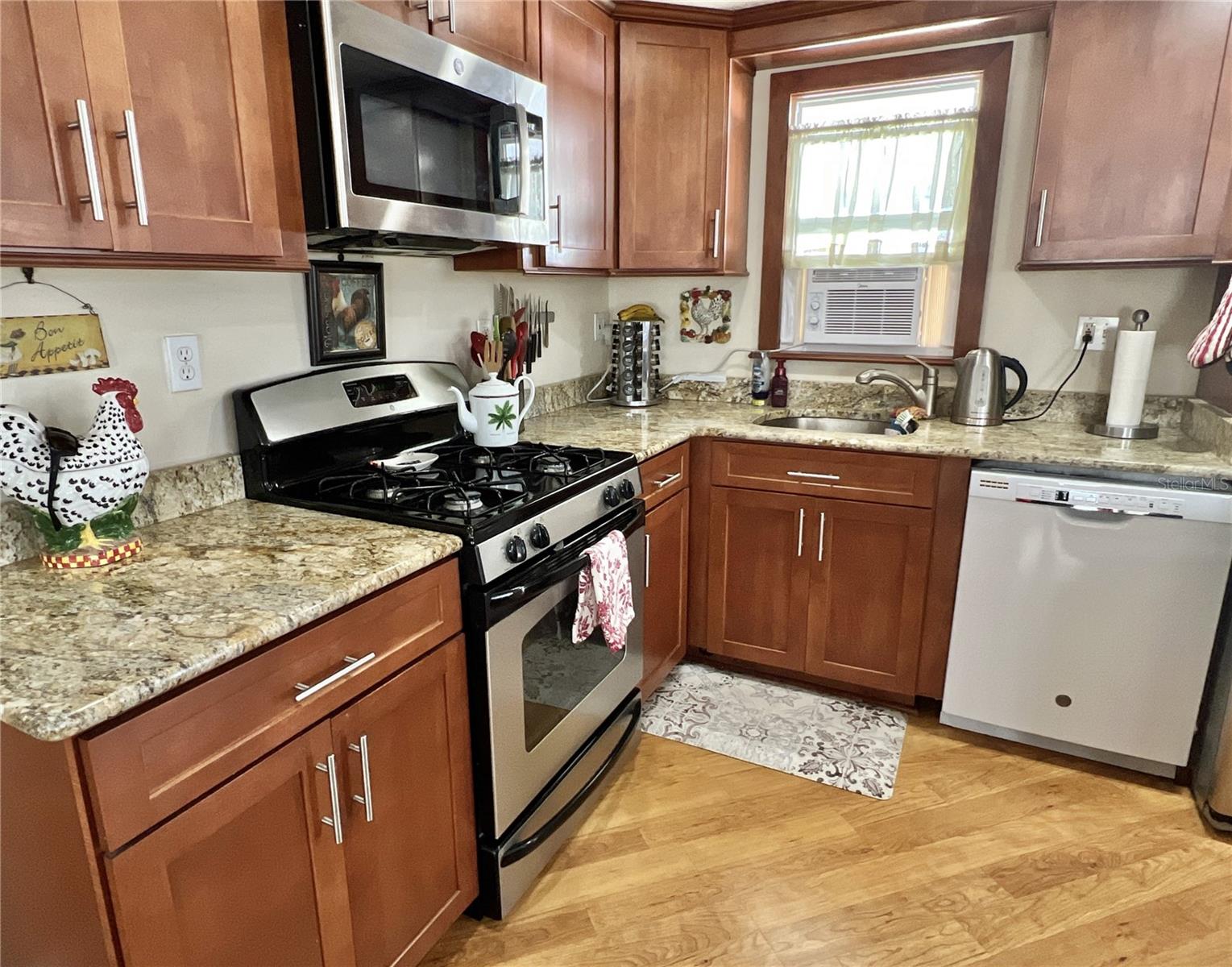 7138 MOUNT HAWTHORNE ROAD NE 586