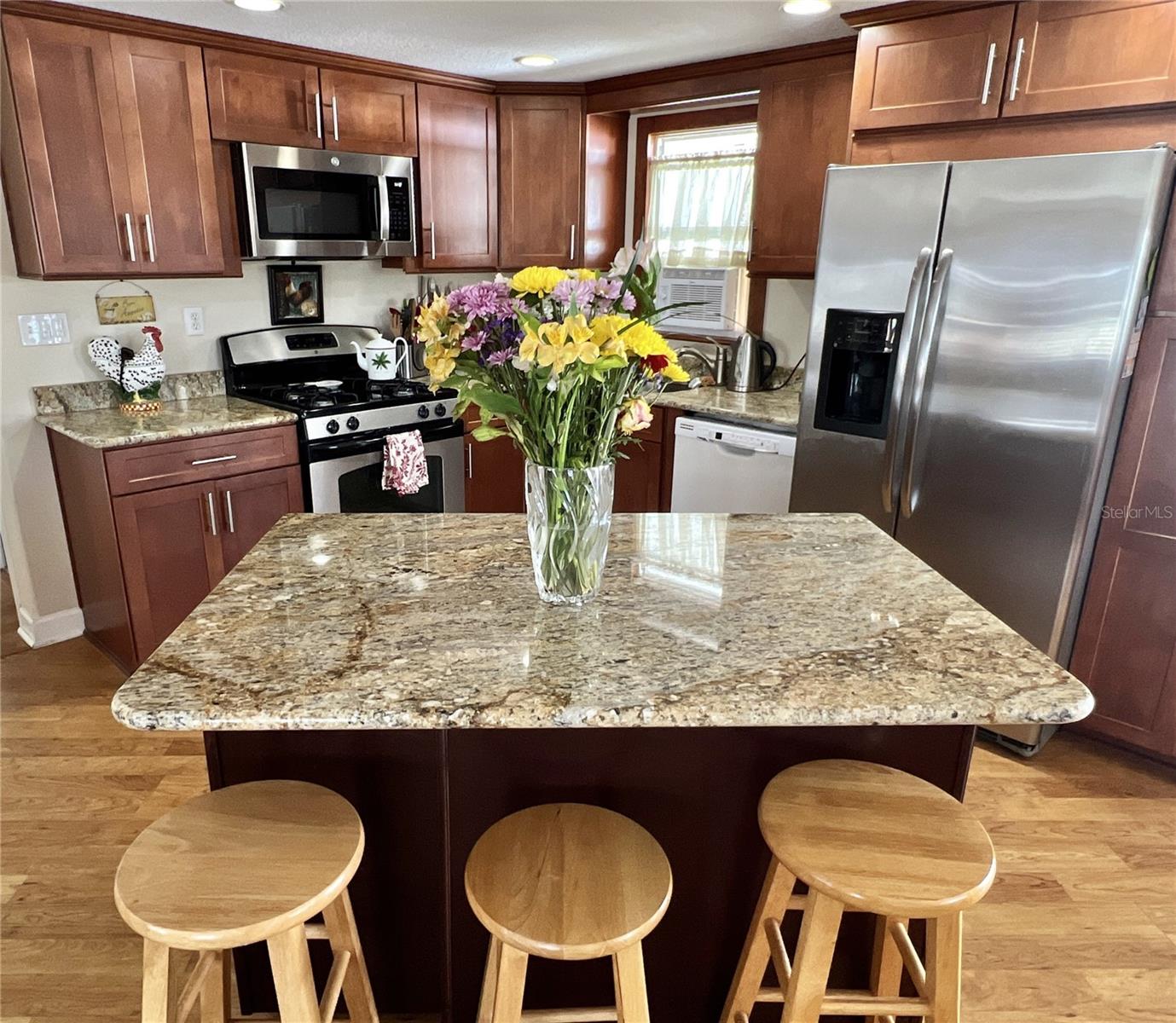 7138 MOUNT HAWTHORNE ROAD NE 586