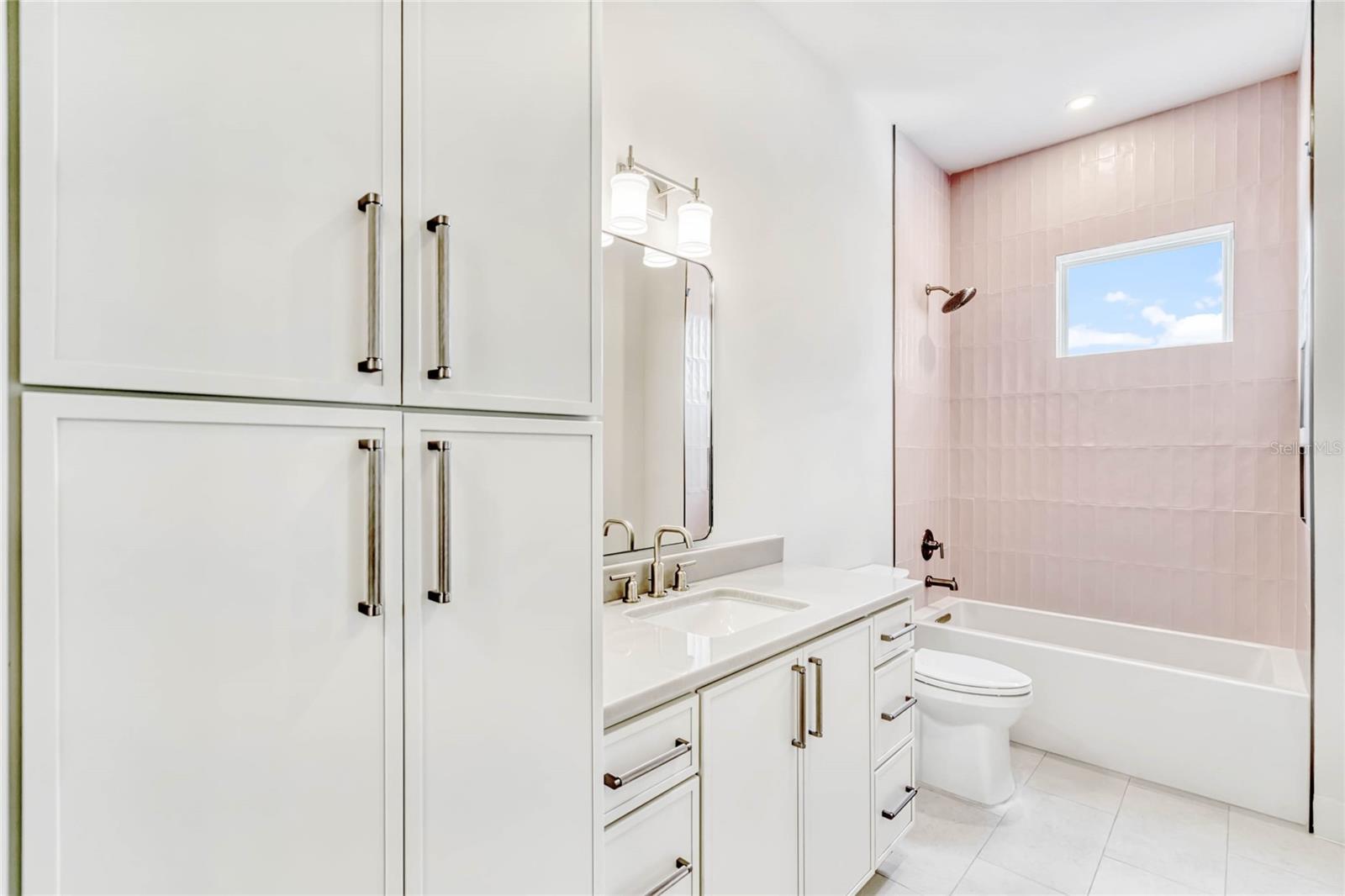VERGE BONITA PLACE - Residential