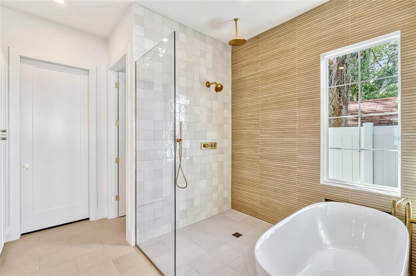 VERGE BONITA PLACE - Residential