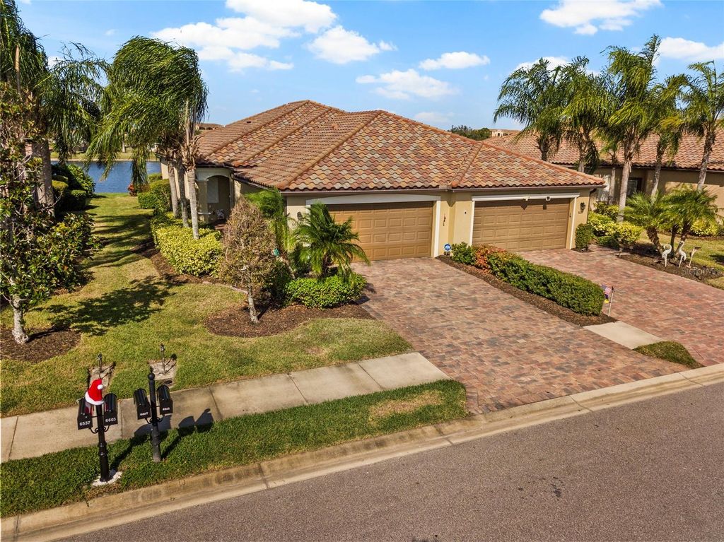 Photo of 6607 Candlestick Drive, Bradenton, FL 34212 (MLS # A4674919)