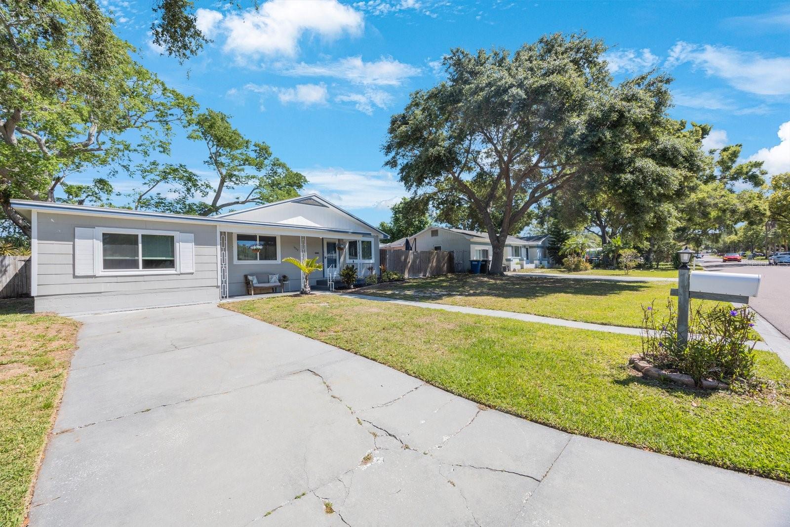 1422 PINEBROOK DRIVE