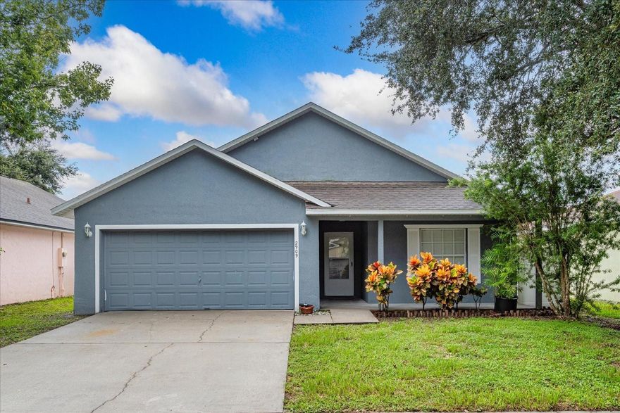 Beautifully quaint 3/2 bath pool home in a quaint location of Saint Cloud close to shopping, major highways, and restaurants. Walk this tranquil community and view lake front properties as you stroll the neighborhood. The perfect place to call home. It won't last!