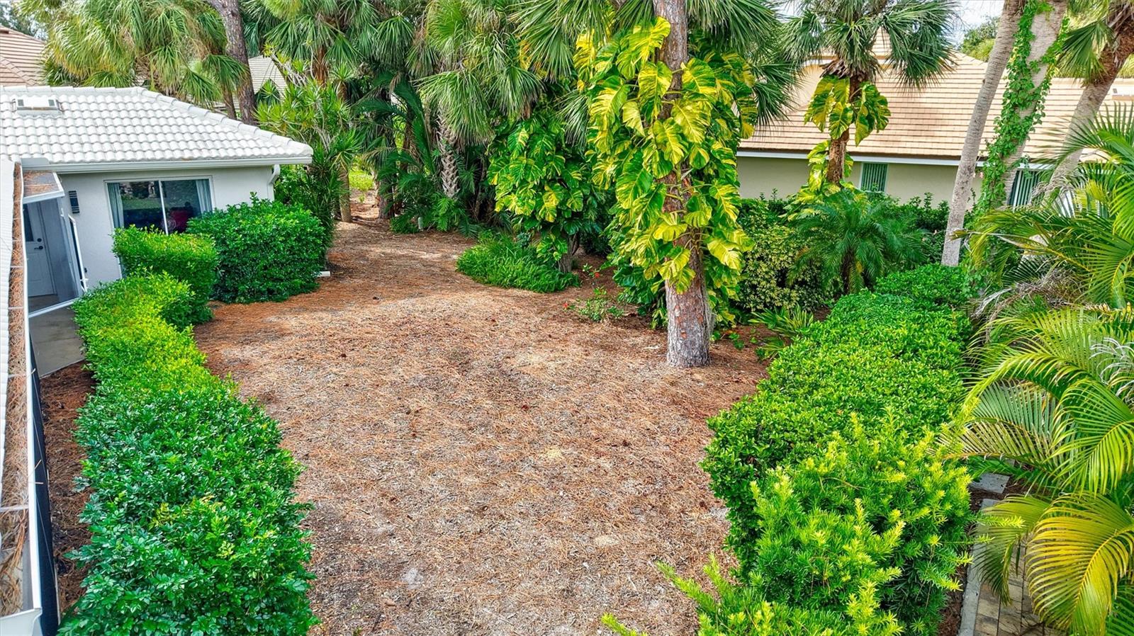 CALUSA LAKES - Residential