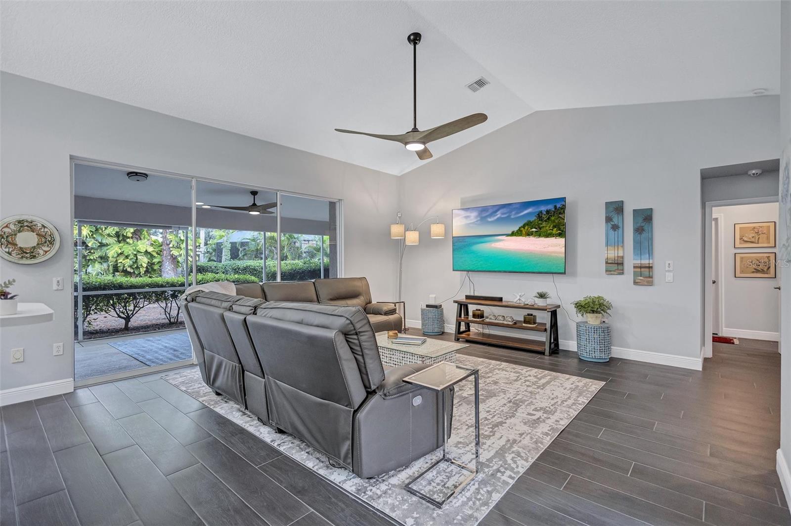 CALUSA LAKES - Residential