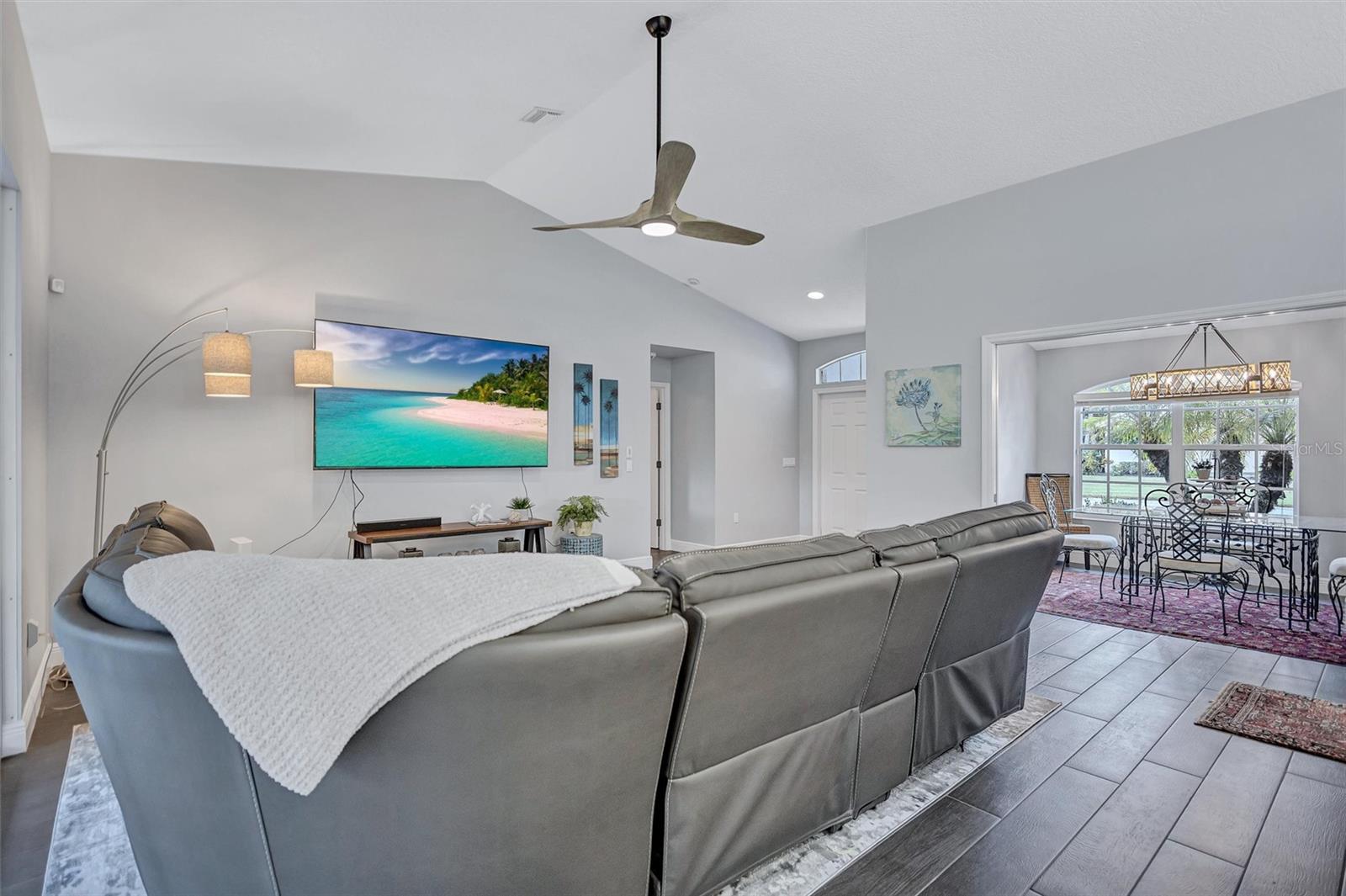 CALUSA LAKES - Residential