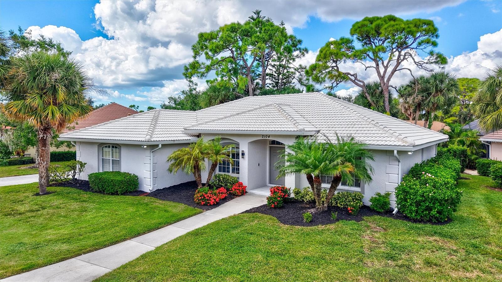 CALUSA LAKES - Residential