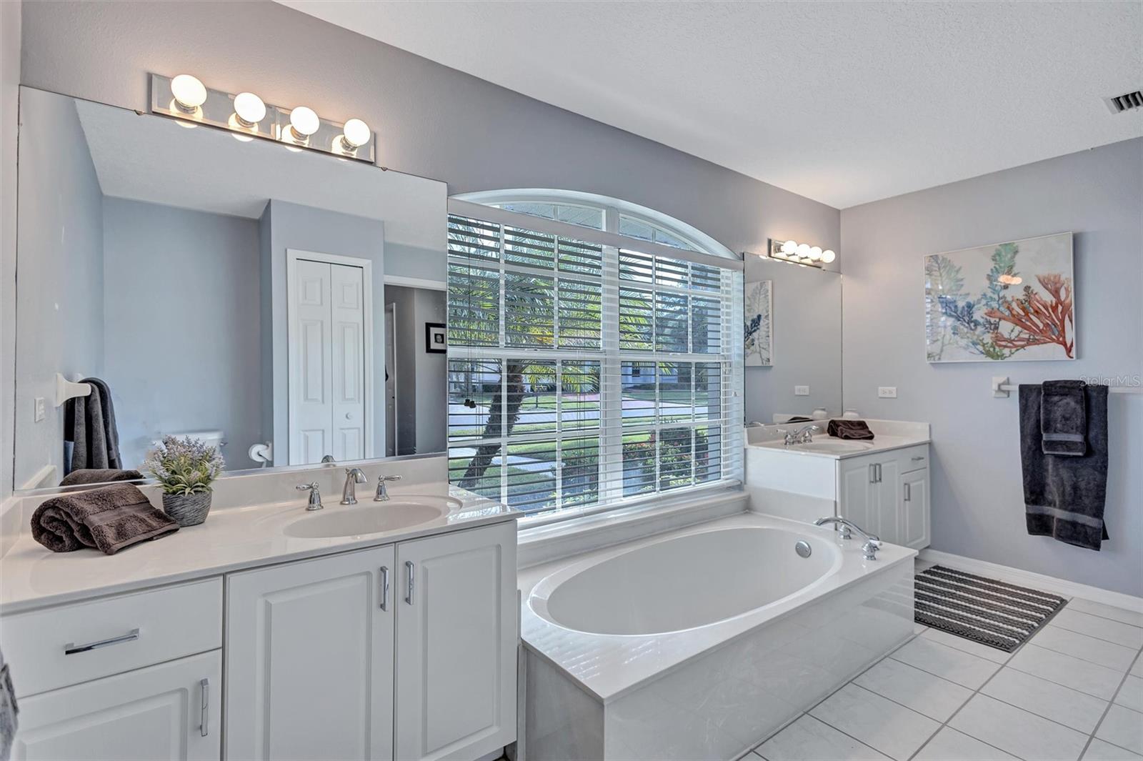 CALUSA LAKES - Residential