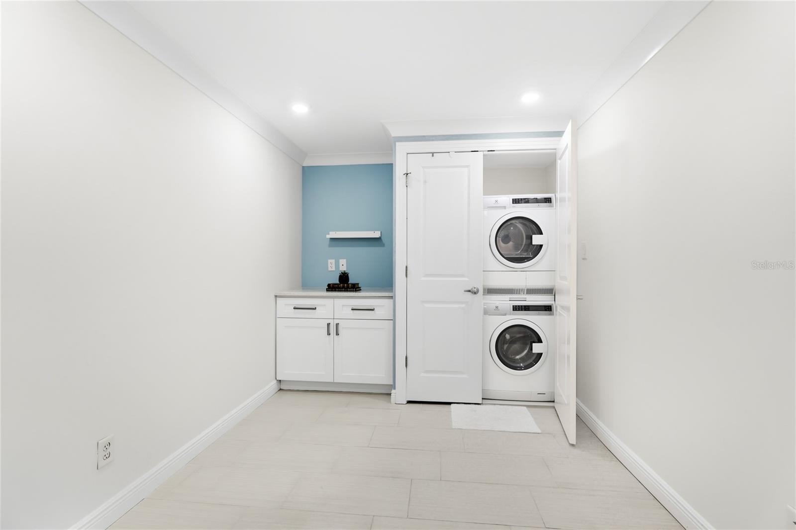 DOLPHIN TOWER - Residential