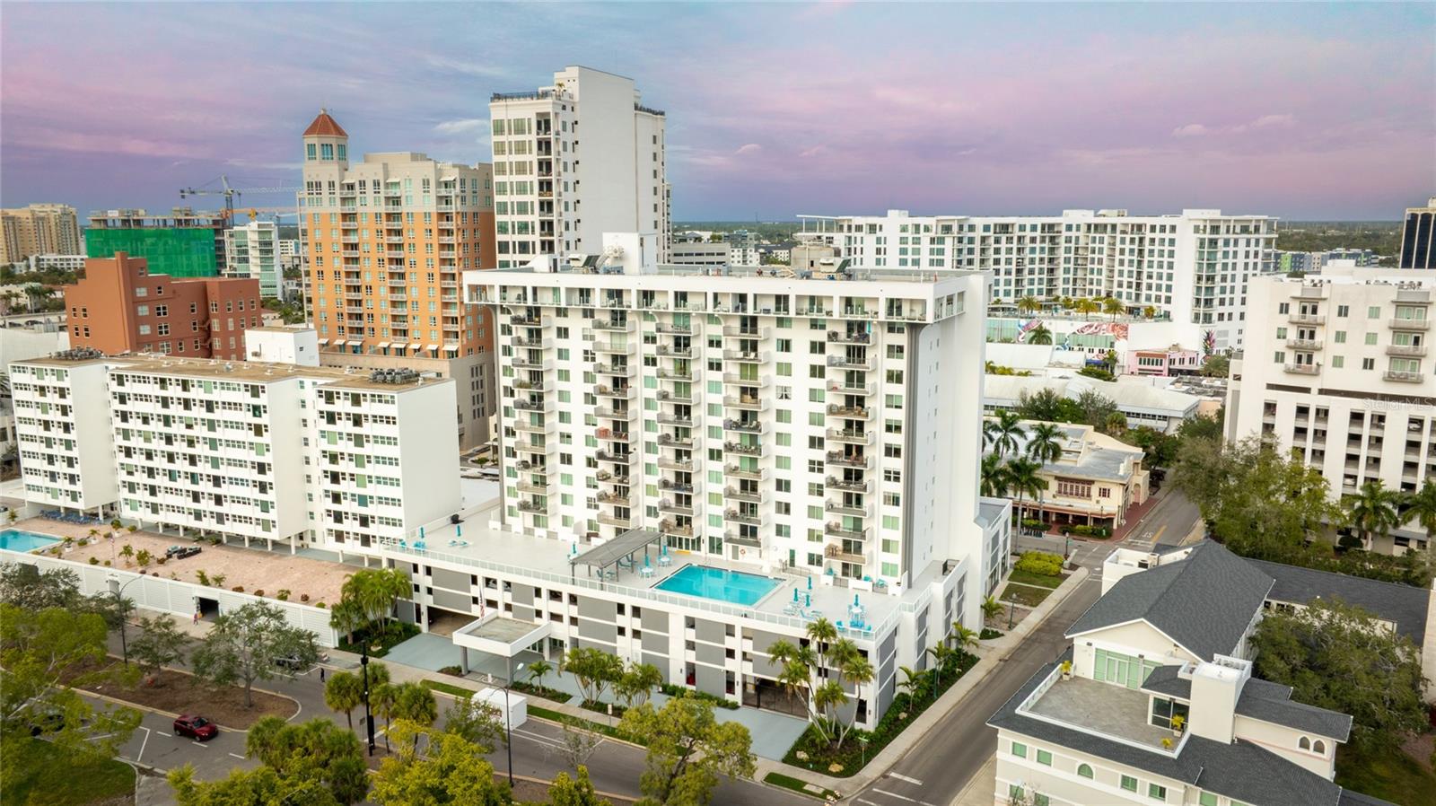 DOLPHIN TOWER - Residential