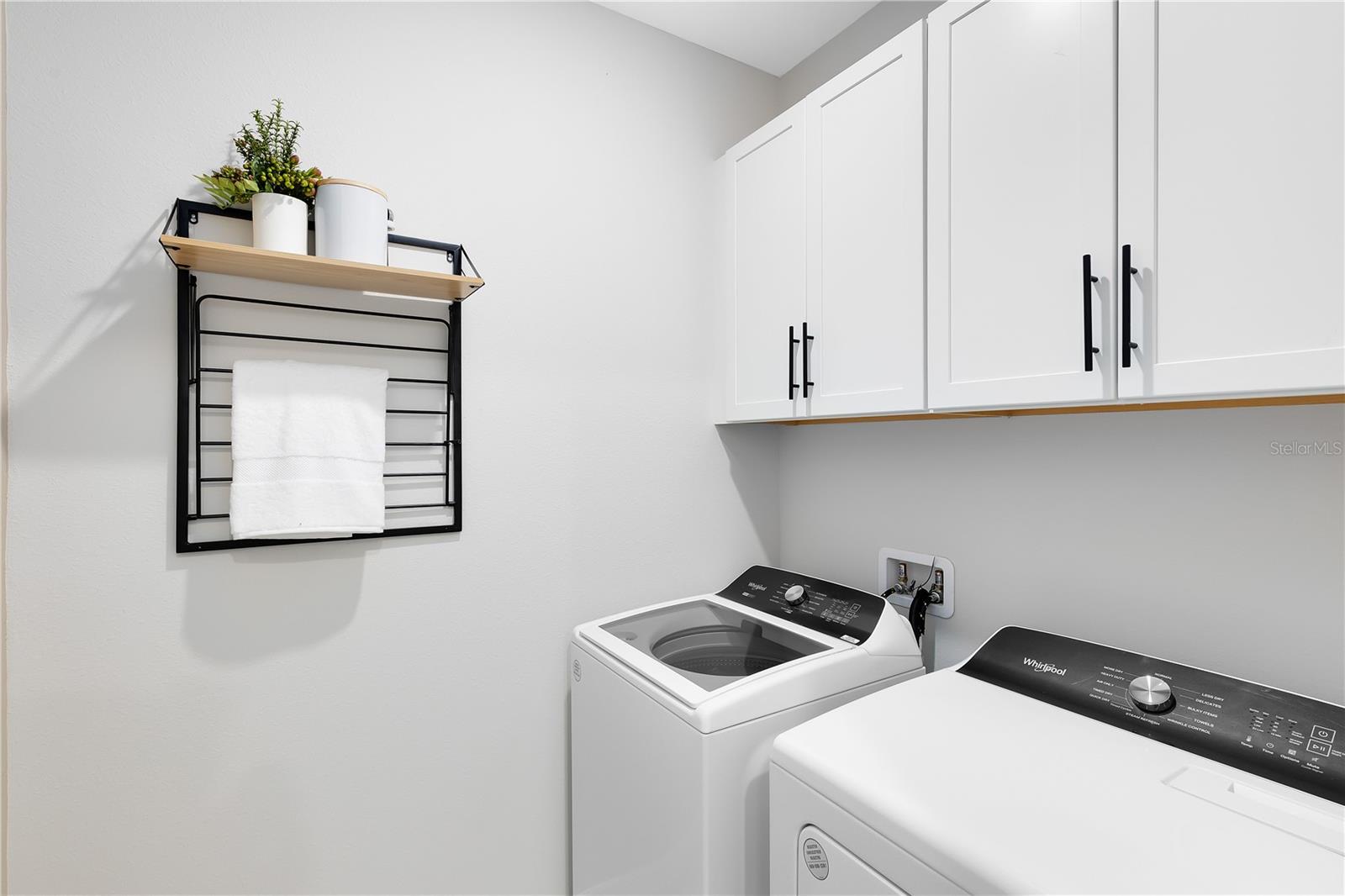 DEL WEBB TWIN LAKES - Residential