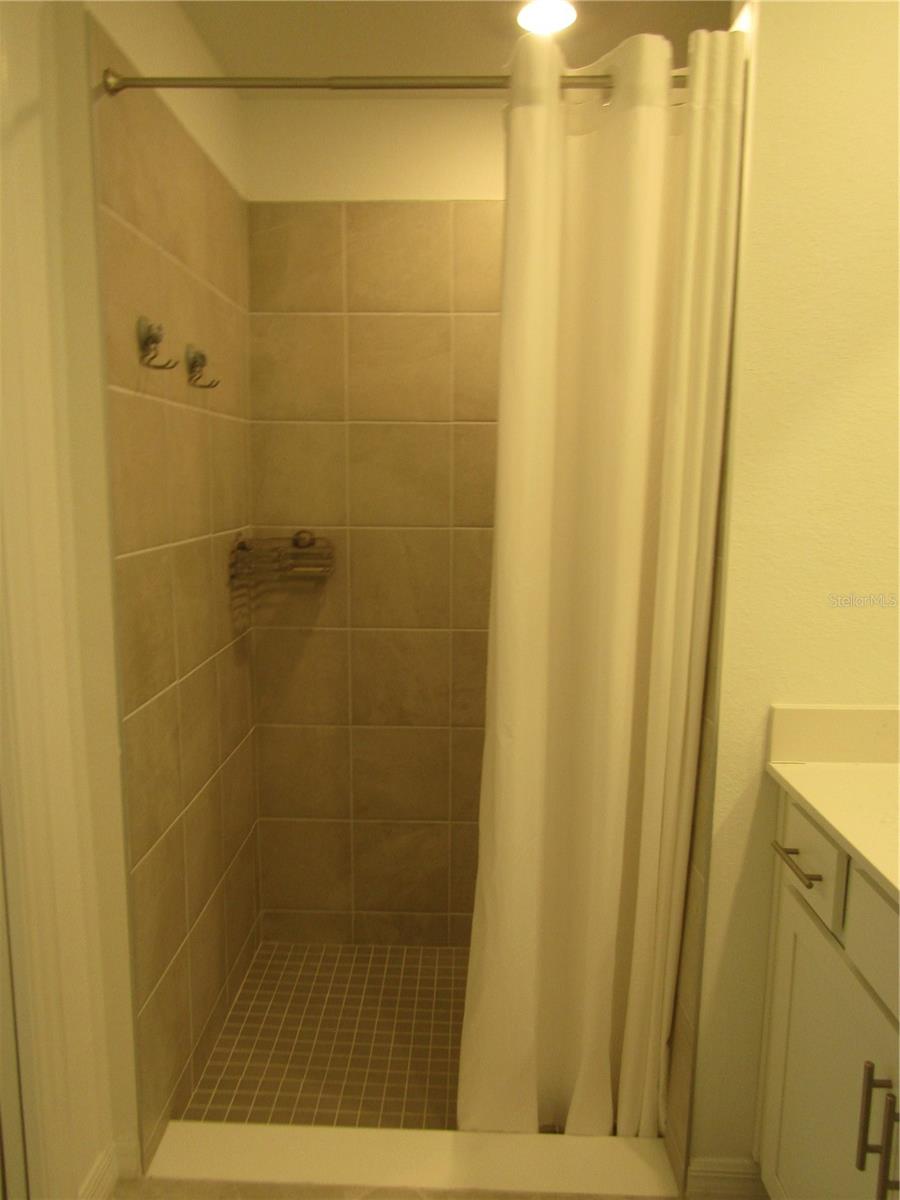 WELLEN PARK GOLF & COUNTRY CLUB - Residential Lease