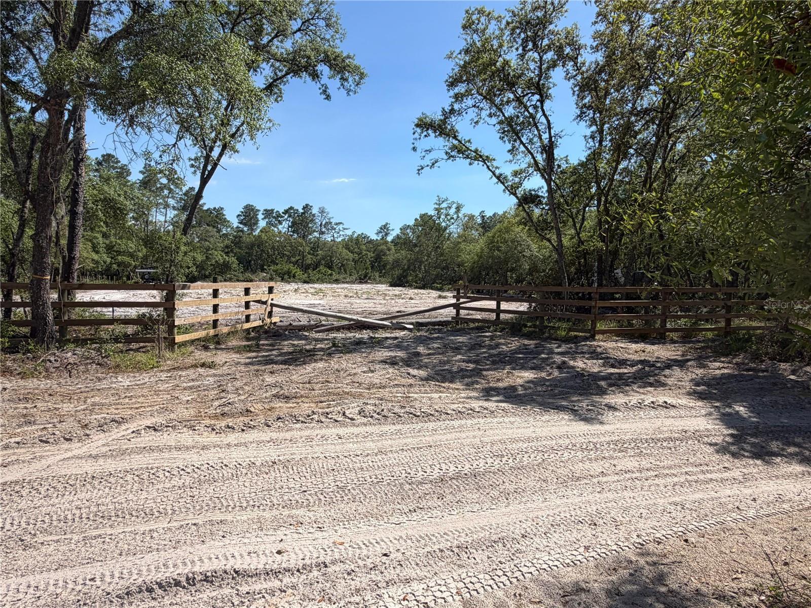 FLORIDA HLNDS - Land